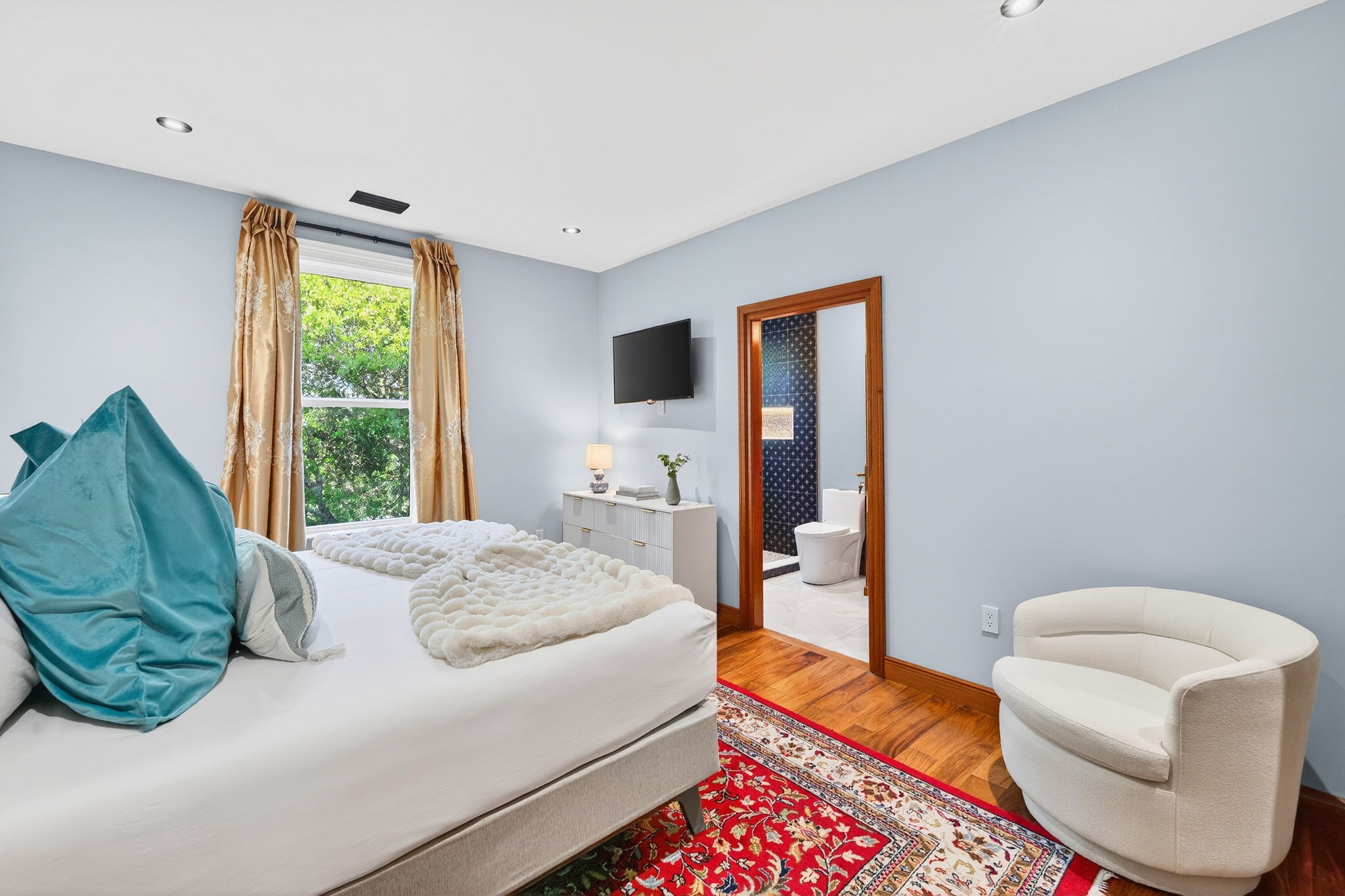 King Suite 5 | Rosewood Retreat | 2605 Palm Blvd, Isle of Palms, SC | IOP Escapes