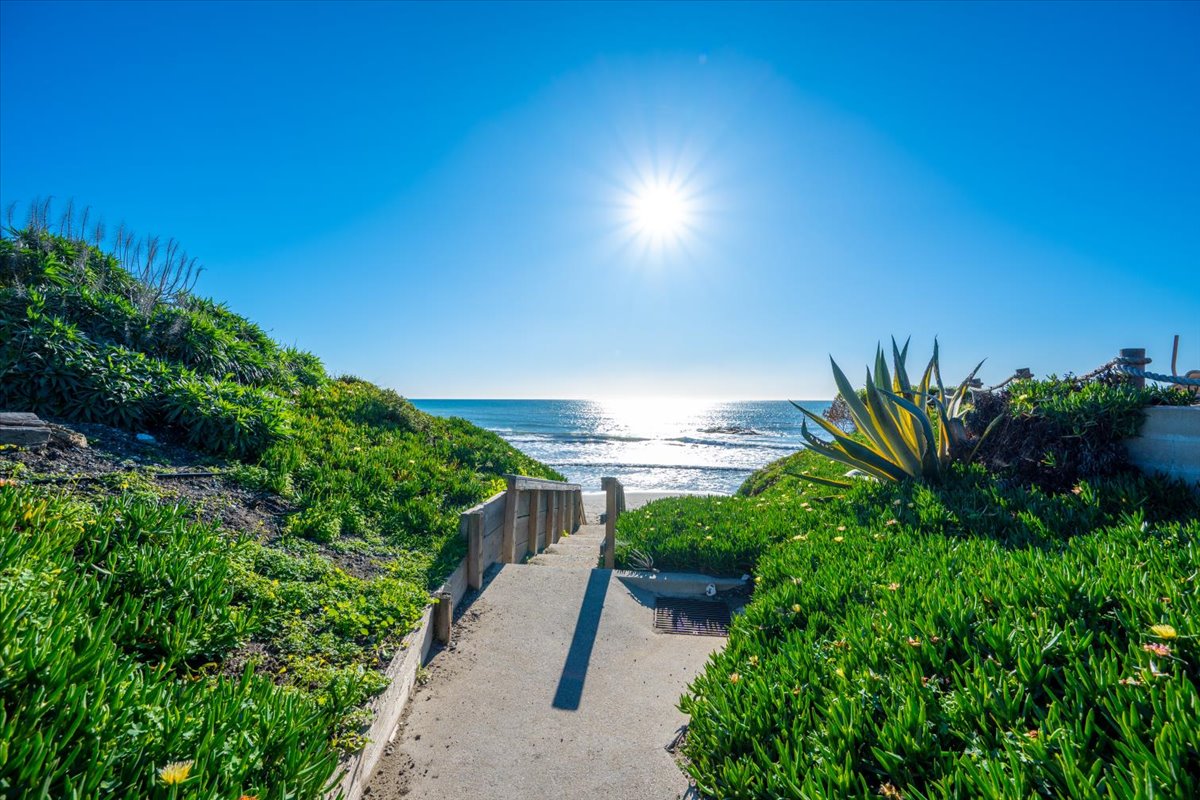 Public beach access adjacent