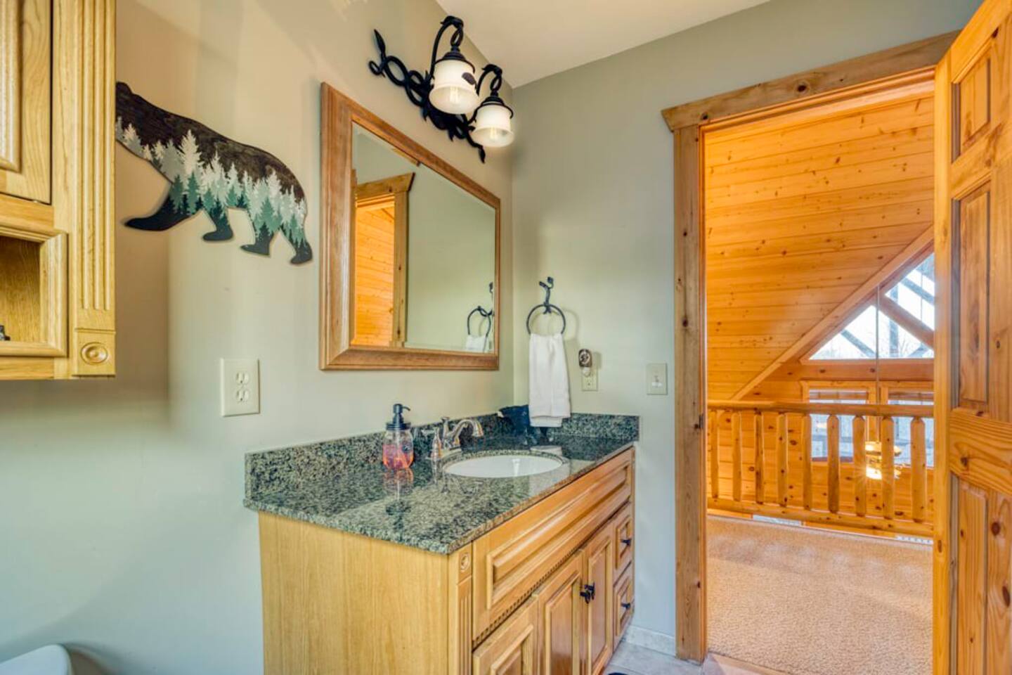 Another perspective of the full bathroom located upstairs.