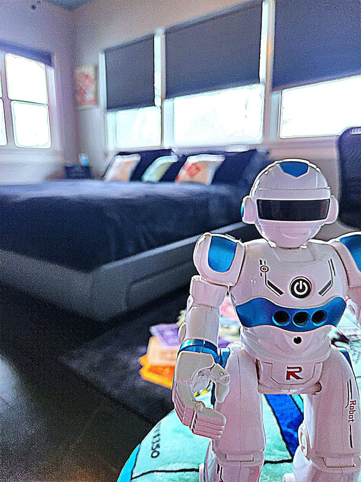 Howie SHOG is the Lead Innkeeper of Monopoly Room. His team created a magical suite with a king size bed.