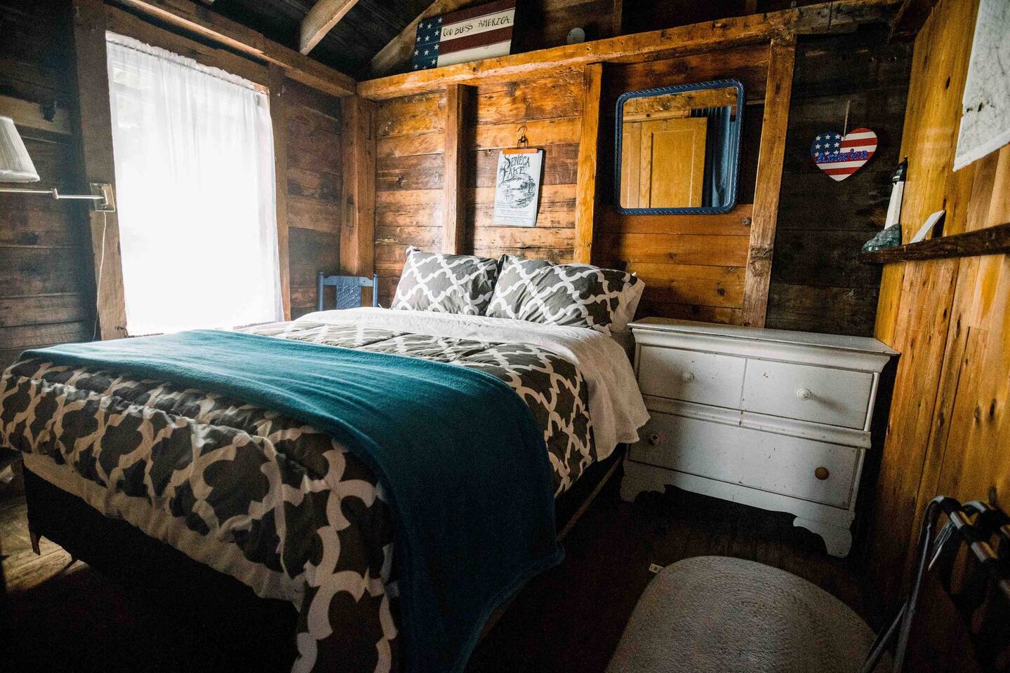 Queen room