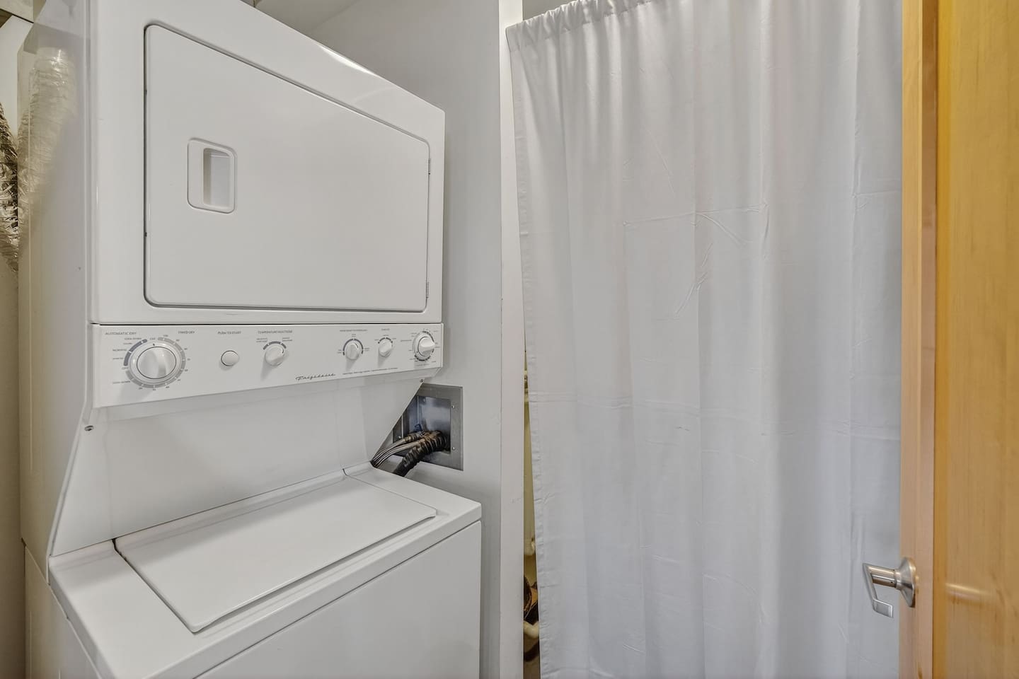 Travel light with the convenience of an in-unit washer and dryer. Whether it’s a short city getaway or an extended stay, enjoy the comfort of fresh clothes without leaving your downtown apartment.
