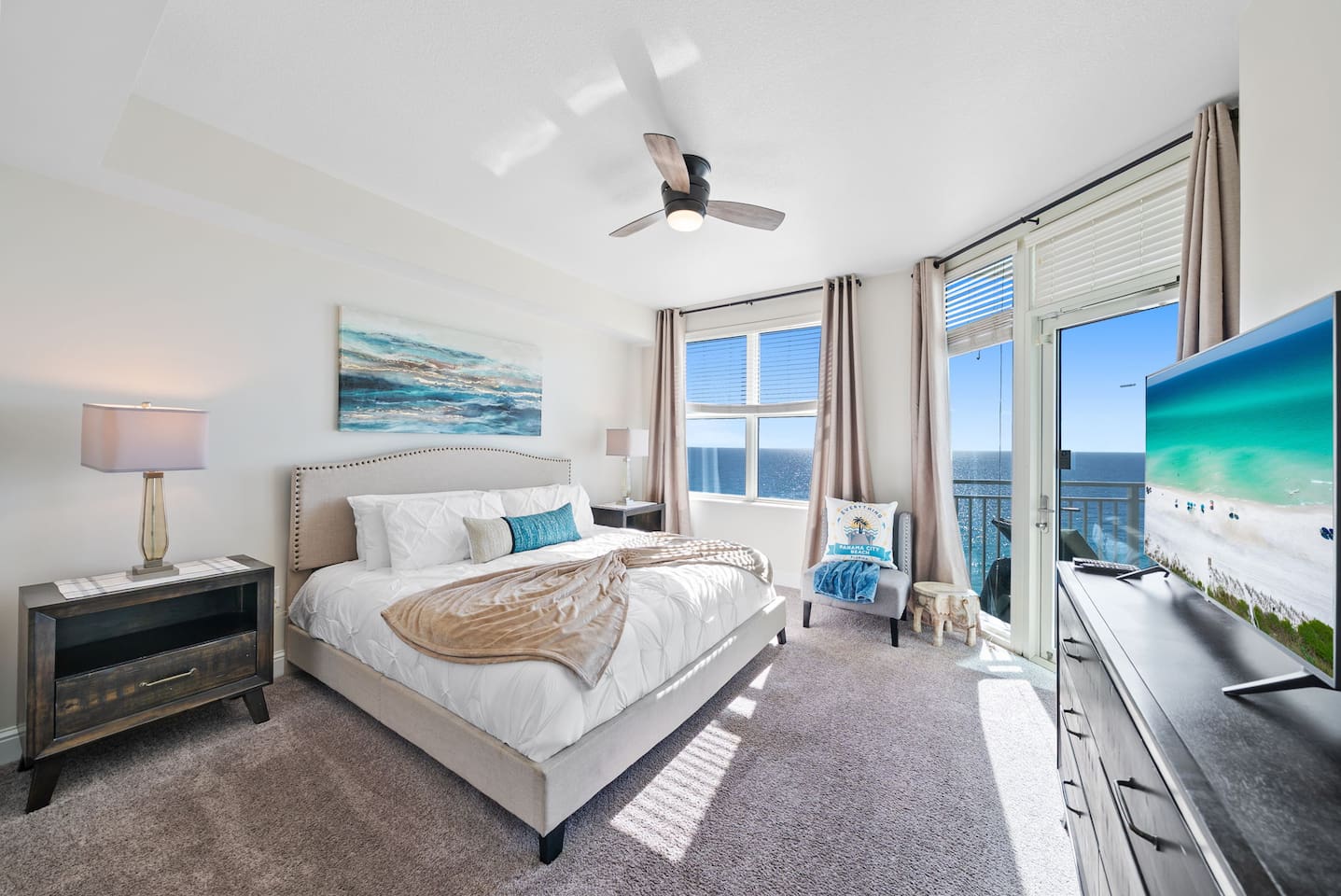 Master king suite with en suite bathroom, beach view and balcony access!