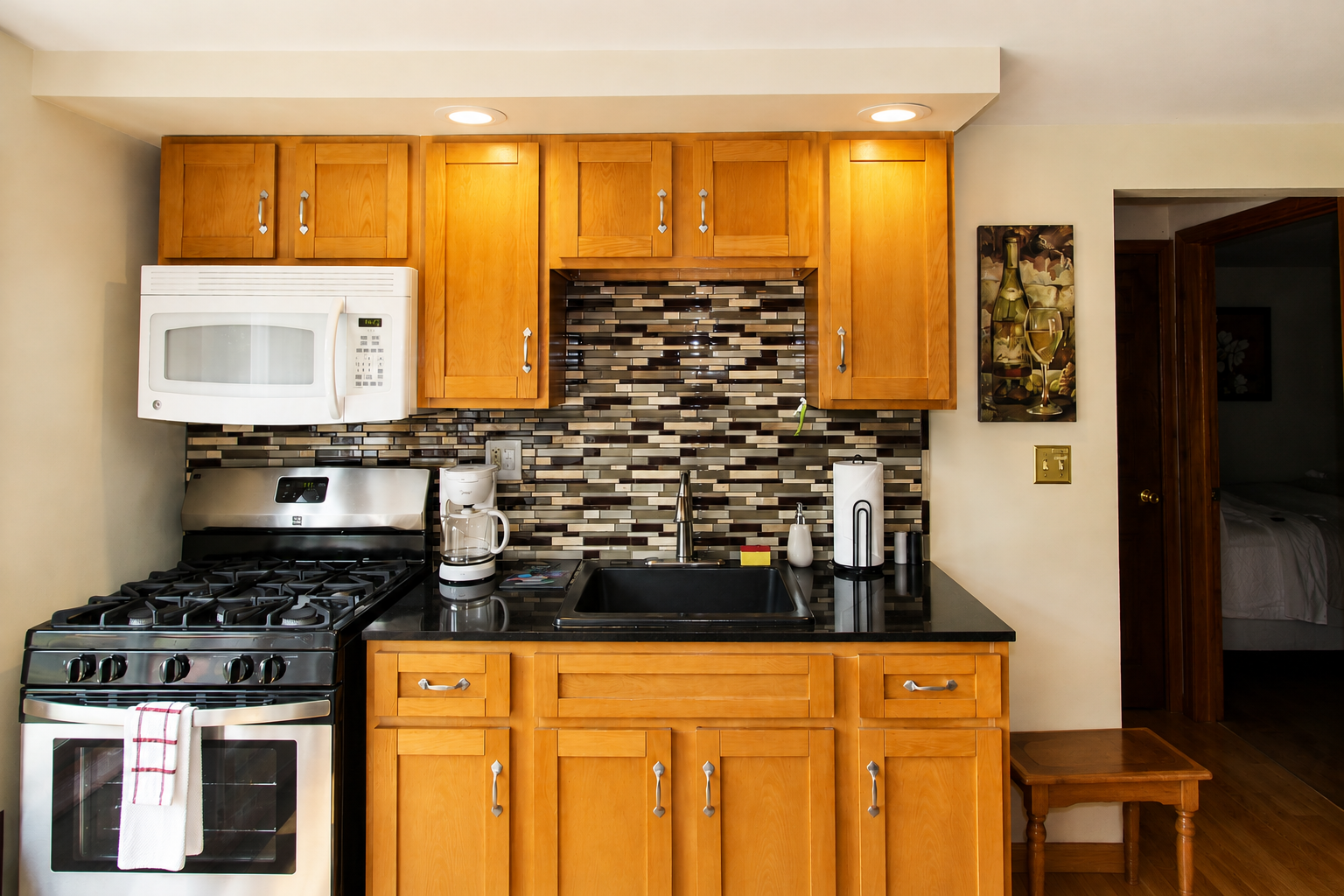 Den wet bar/kitchenette