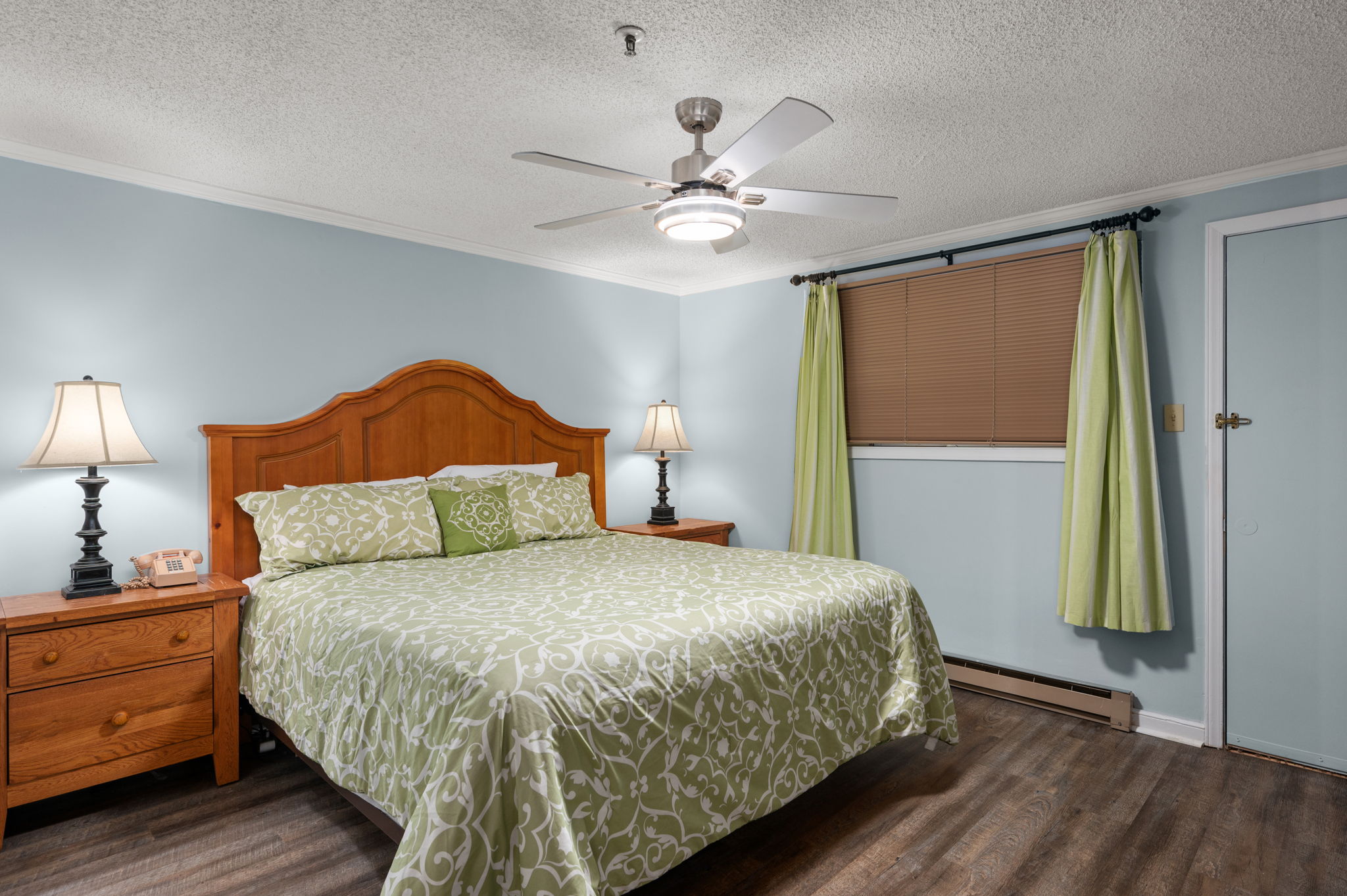 Snowshoe Ski-In/Ski-Out Steps to Ballhooter Lift Mountain Lodge Condo 6
