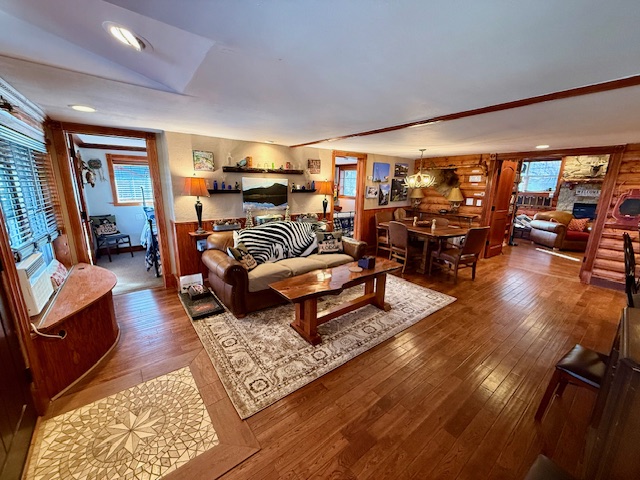 Cozy lodge‑style living room with warm wood finishes and comfortable seating, perfect for relaxing after a day in RMNP.