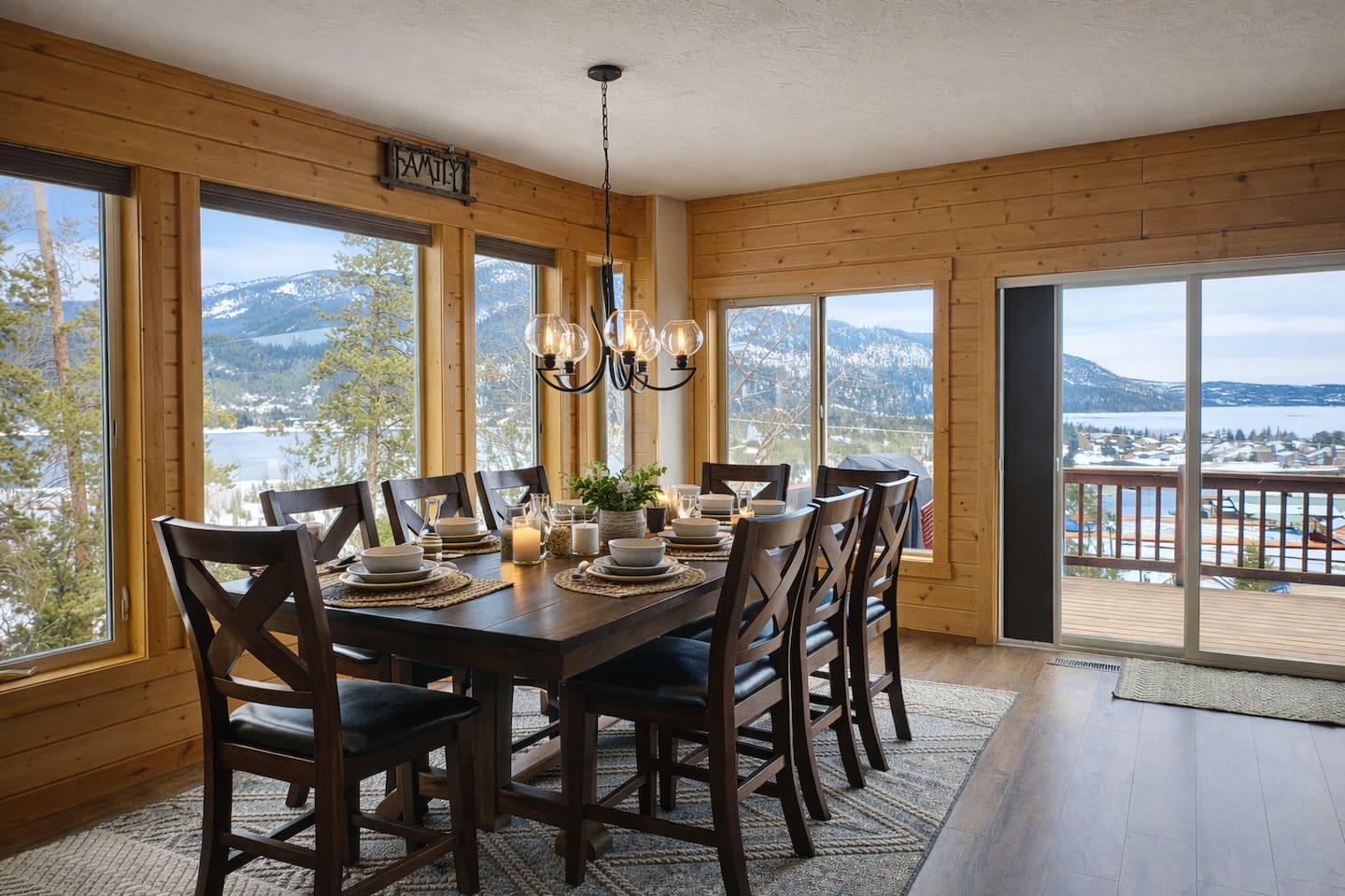 Dining with sweeping lake and mountain views