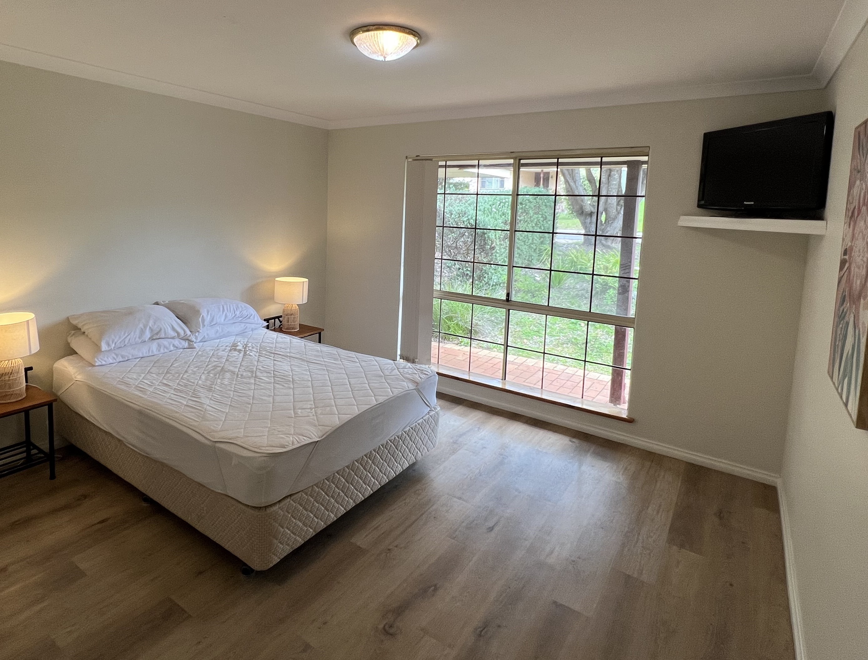 Main Bedroom - Queen Bed