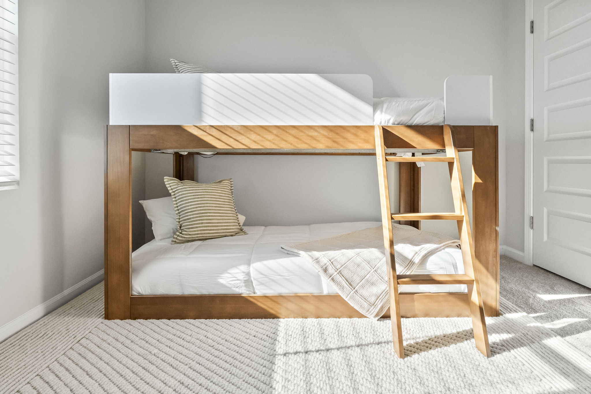 Kids Bedroom with Twin bunk beds