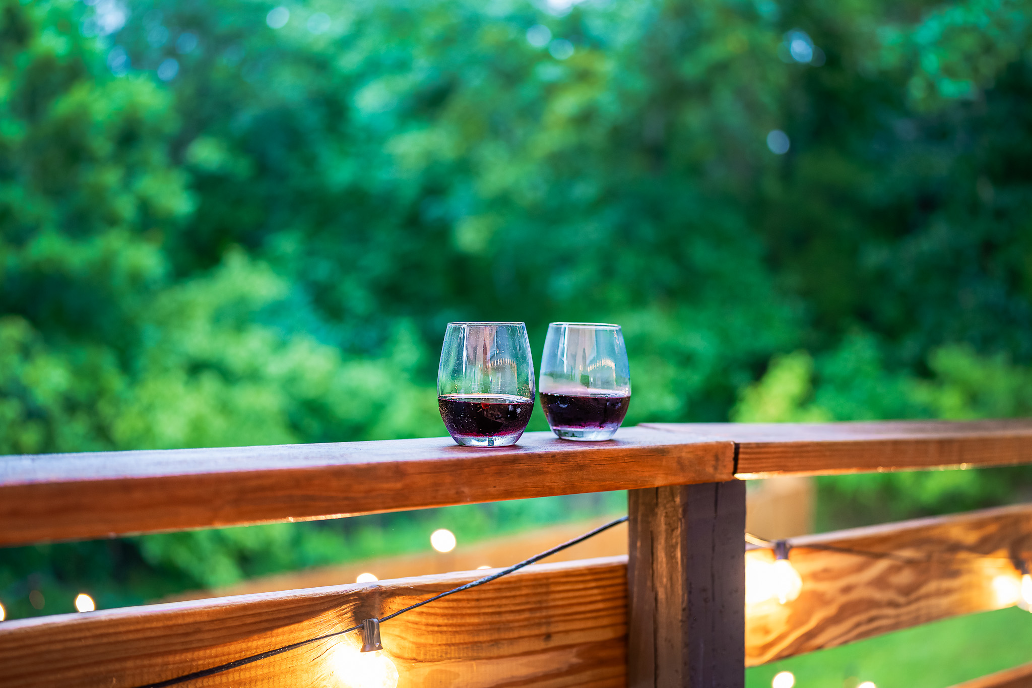 Sip, savor, stay awhile String lights glowing, forest views flowing, and two glasses of red—this is your golden hour escape. 🍷✨🌲Alcohol not included.