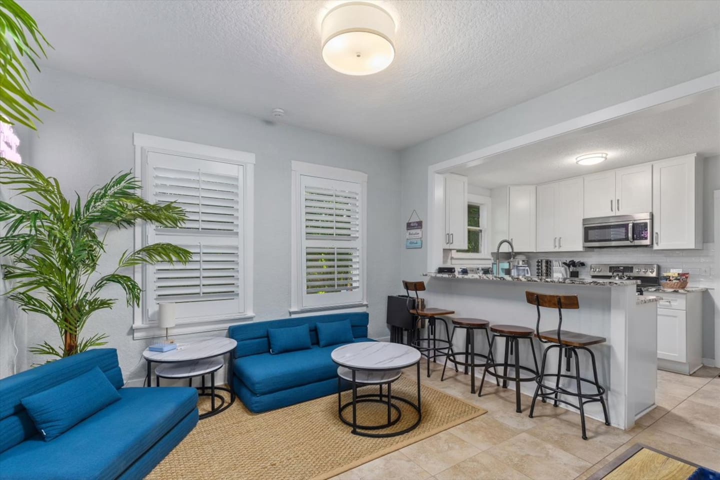 Living room & bar area