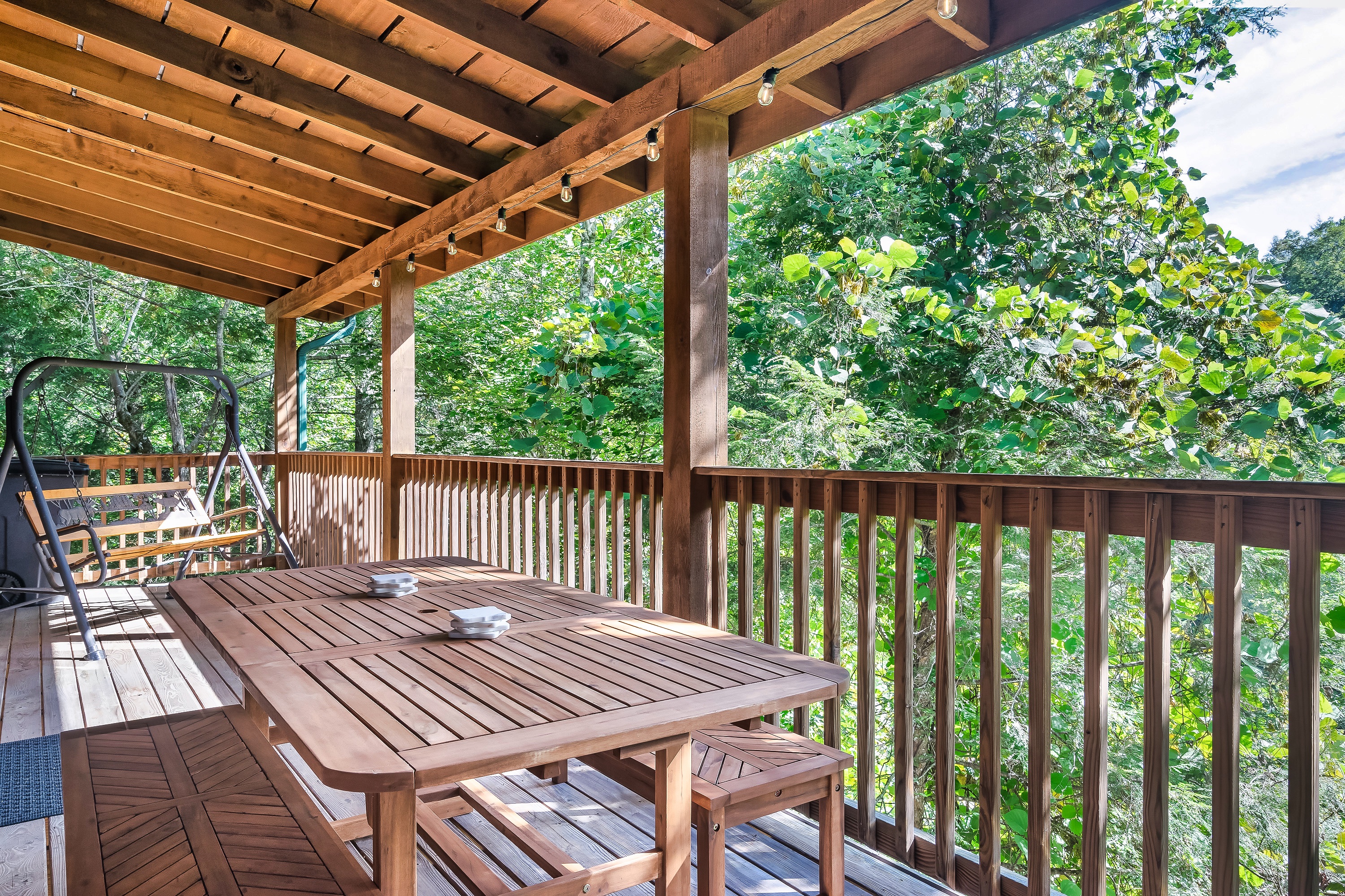 (Main Level Deck) Vacations are meant for family dinners...outside 
