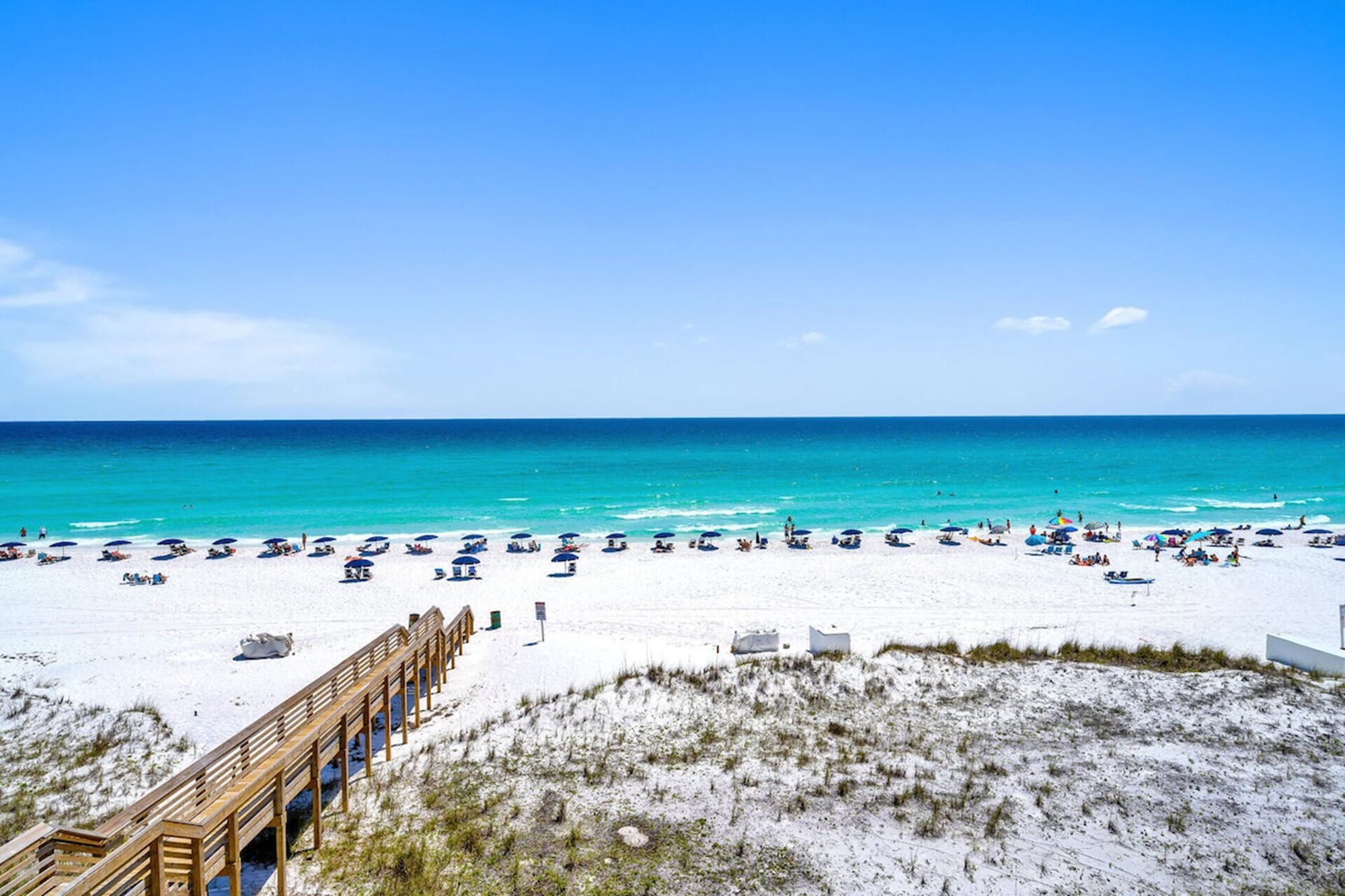 Stunning Oceanfront on Crystal Beach with 2 King beds. Beach service included. 4