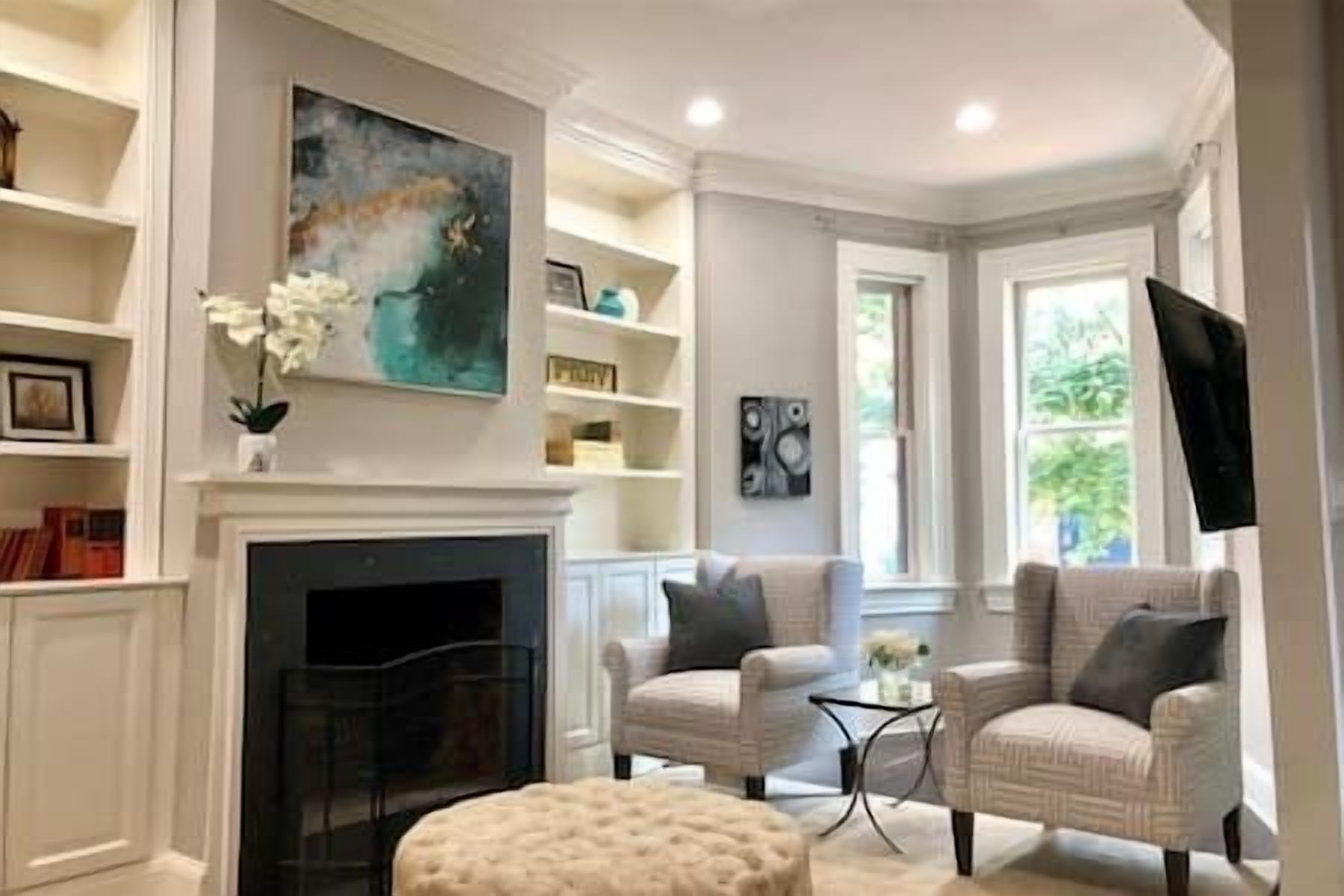 Elegant Victorian Retreat With Private Patio - Stylish Modern Comfort - Washington, D.C., DC