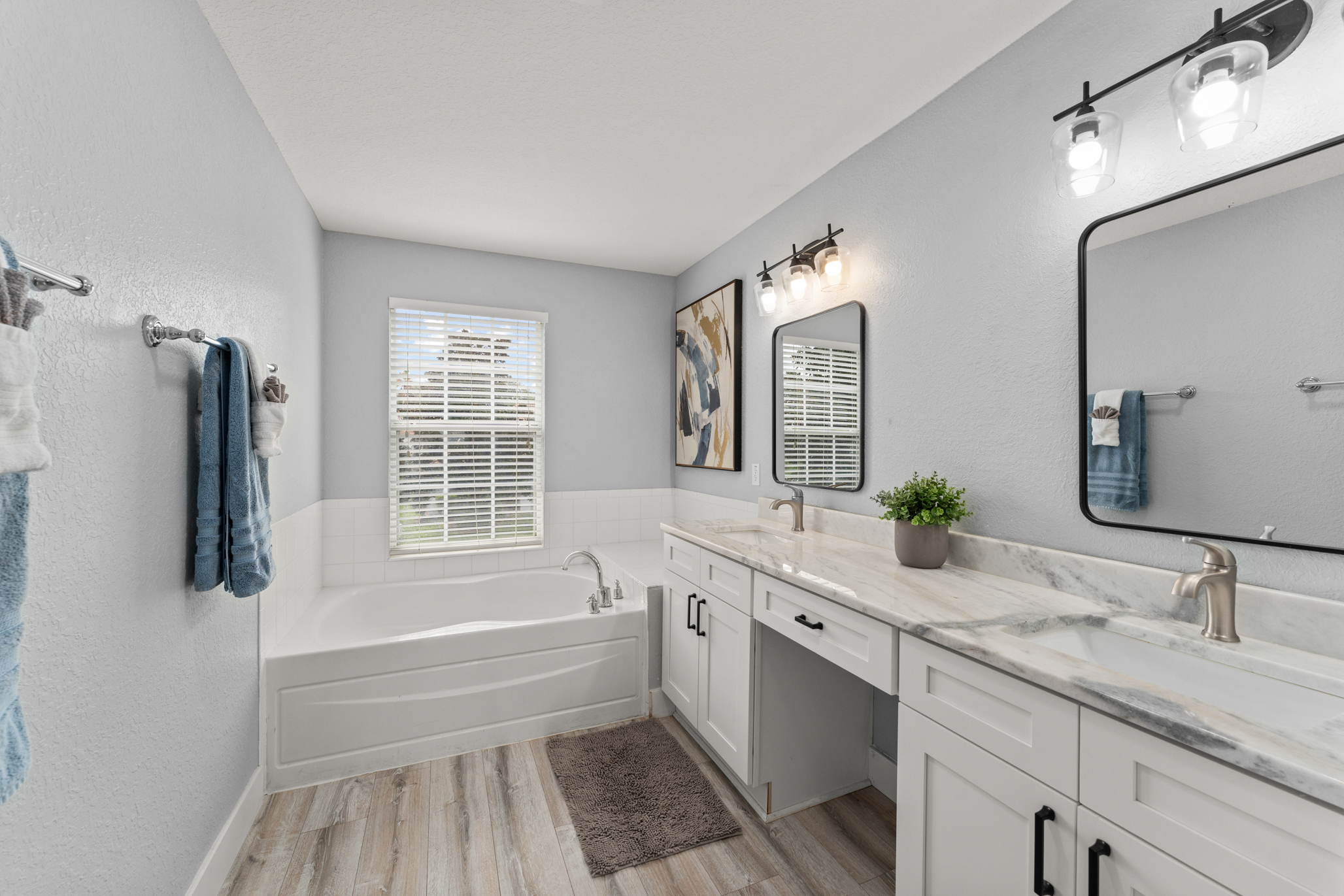 Upstairs familiy bathroom