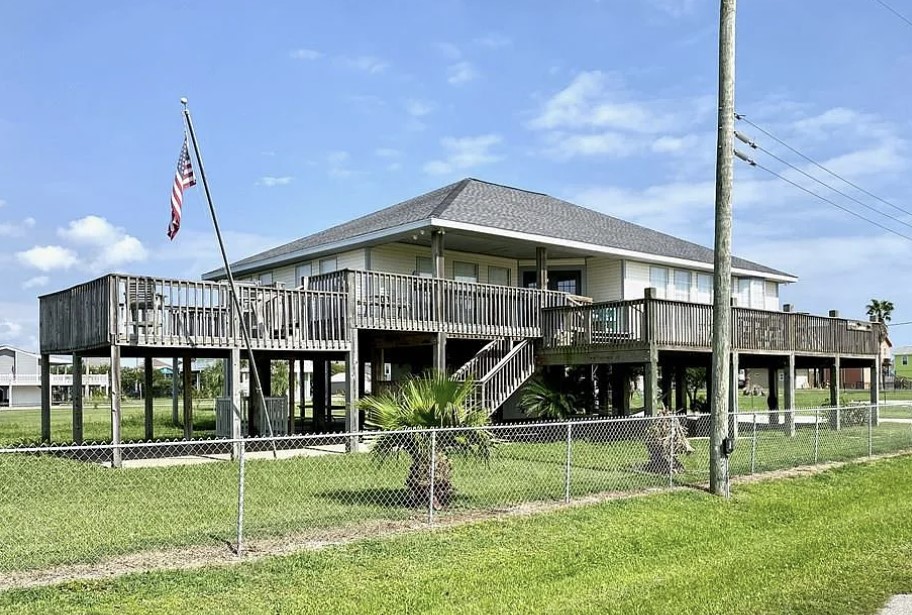 8fb68e98a322465d877271edbf6820e6 | Beachhouse | Texas | TX | Vacation Homes | Galveston | Crystal Beach | Kokomo | Breezy Days | Beachfront Elegance | Sunrise Serenity | Southern Sands Property Management, LLC