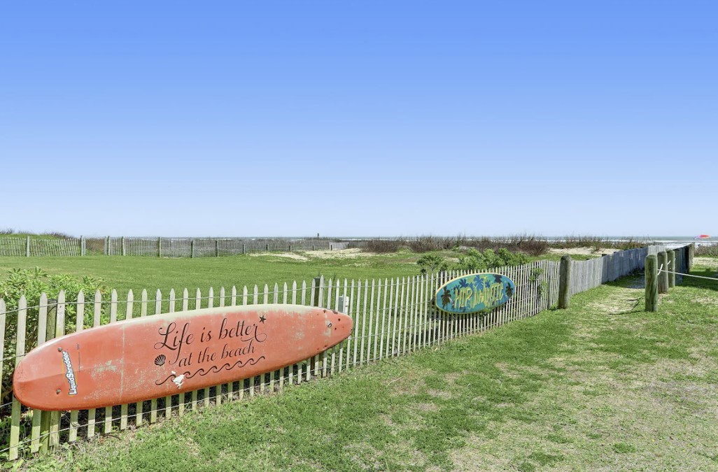 8fd4af6627f348acb9f9b1b0b2dc11c3 | Beachhouse | Texas | TX | Vacation Homes | Galveston | Crystal Beach | Kokomo | Breezy Days | Beachfront Elegance | Sunrise Serenity | Southern Sands Property Management, LLC