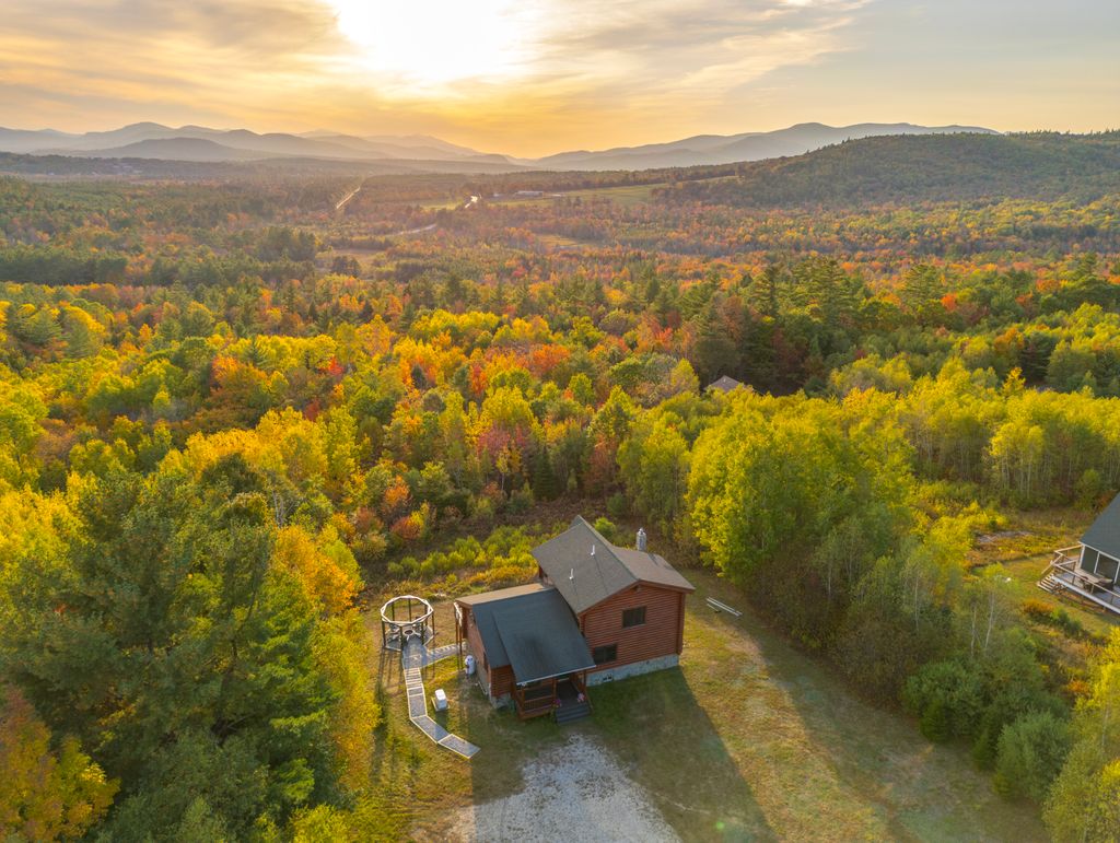 Take in the full beauty of the home and surrounding mountain landscapes from above.