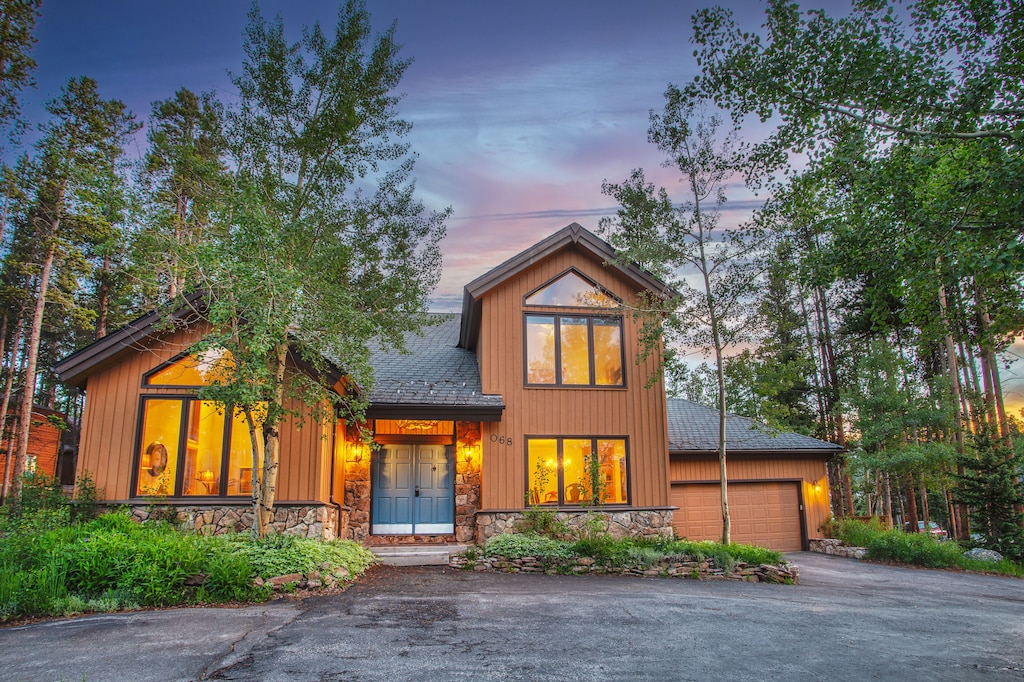 Beautiful home awaiting your stay!