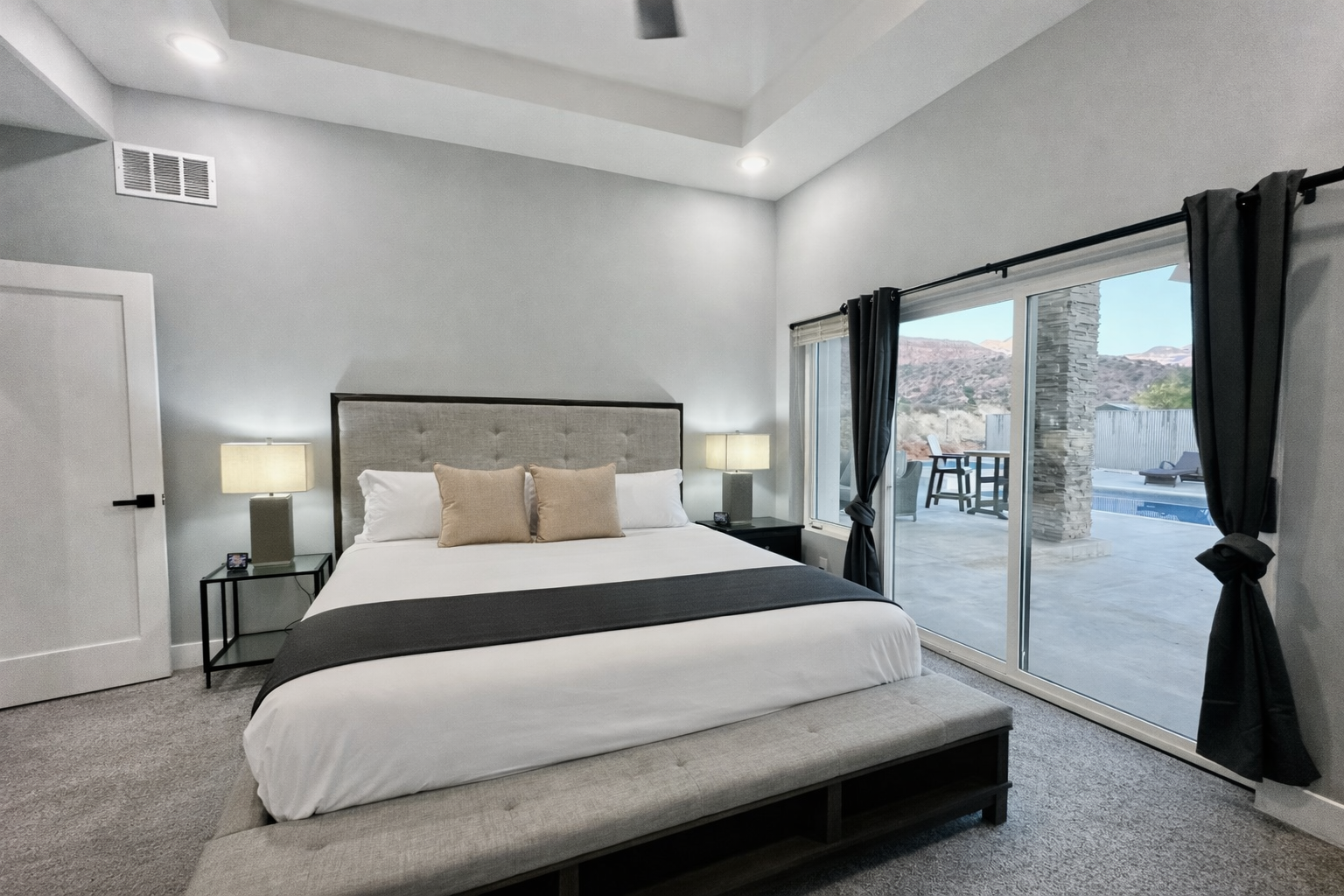 King Suite 1 - access to the pool