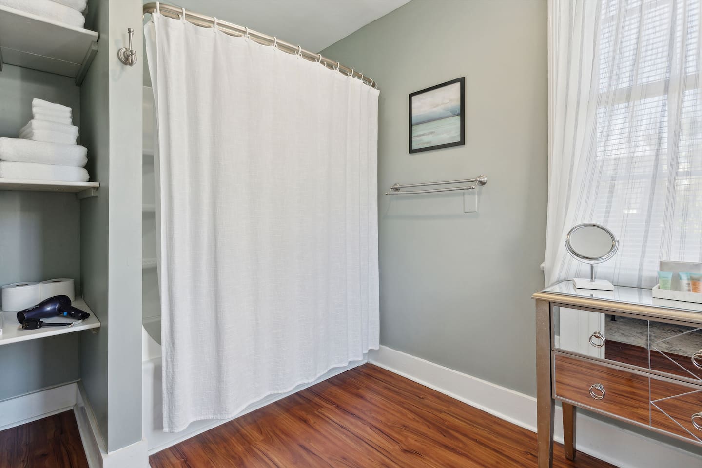 Bedroom #2 attached en-suite bathroom 