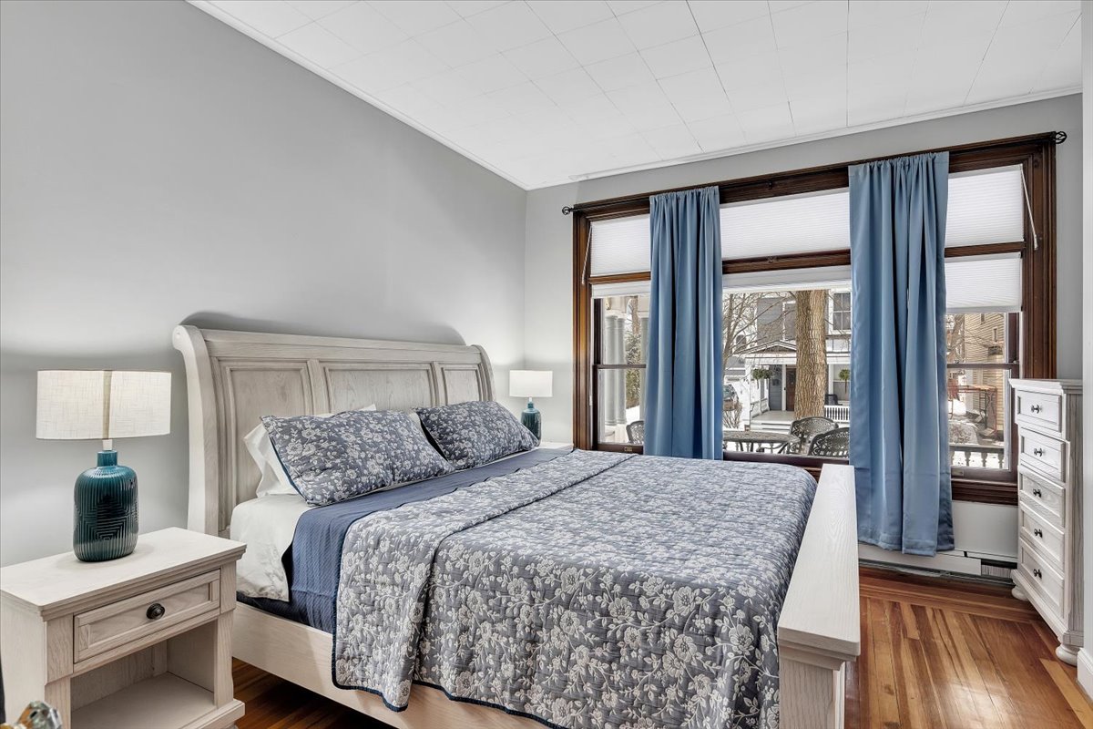 Unit 1 King Bed
