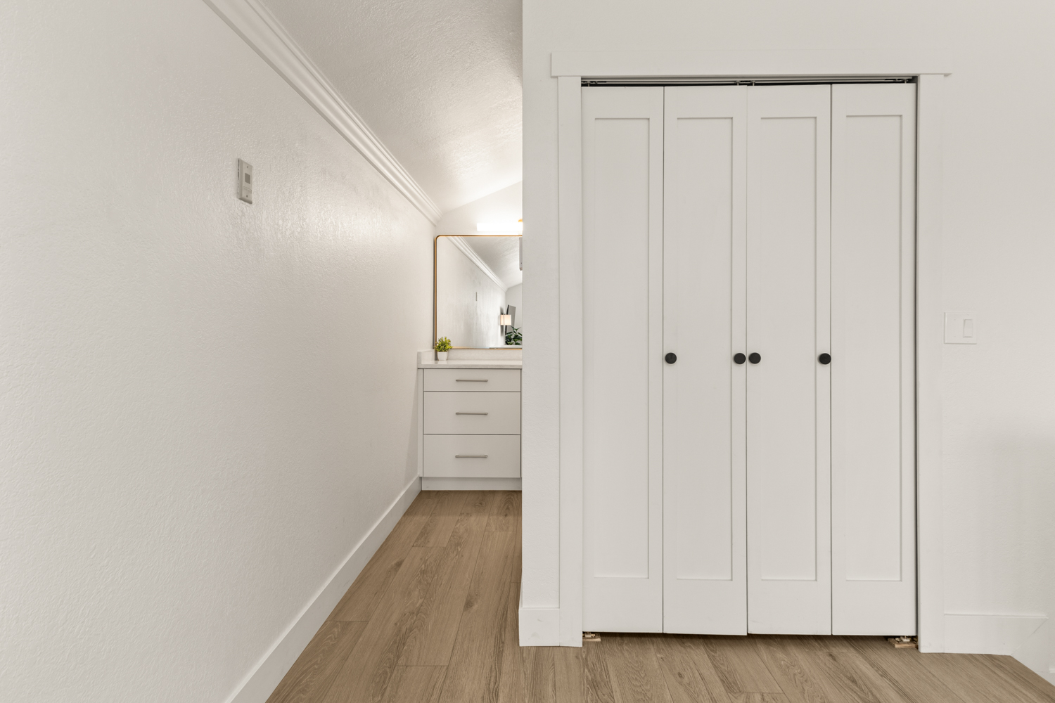 Upstairs Ensuite Bedroom #2 | Closet