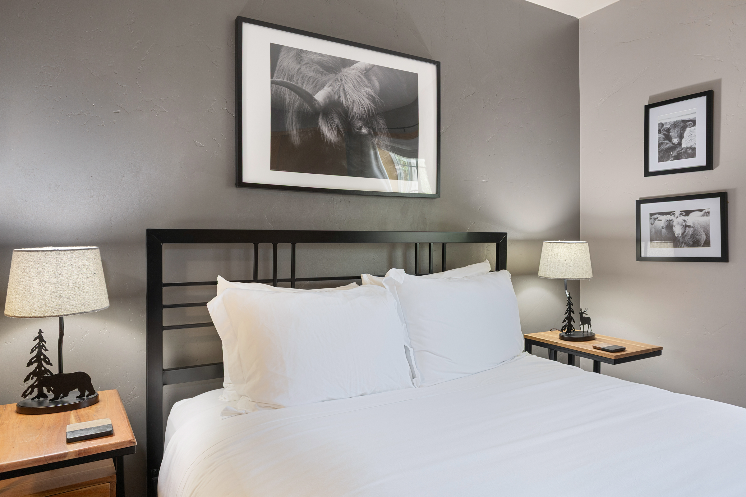 Bedroom 1 | Queensize Bed 