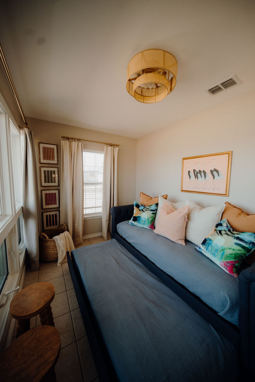 Daybed Room Facing the Lake