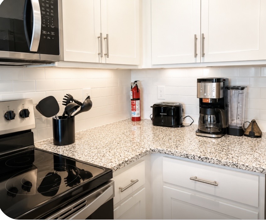 Mornings start better here. Brew a fresh cup at the coffee station and ease into your day before heading out to the beach, the golf course, or the next game. ⭐