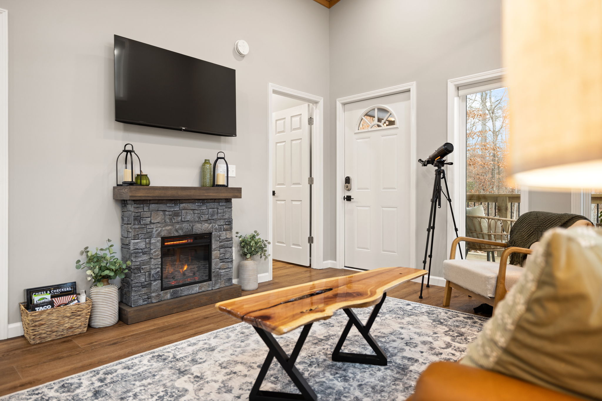 No smoke, no mess, just pure comfort. Control the ambiance of the electric fireplace, perfect for relaxing movie nights!