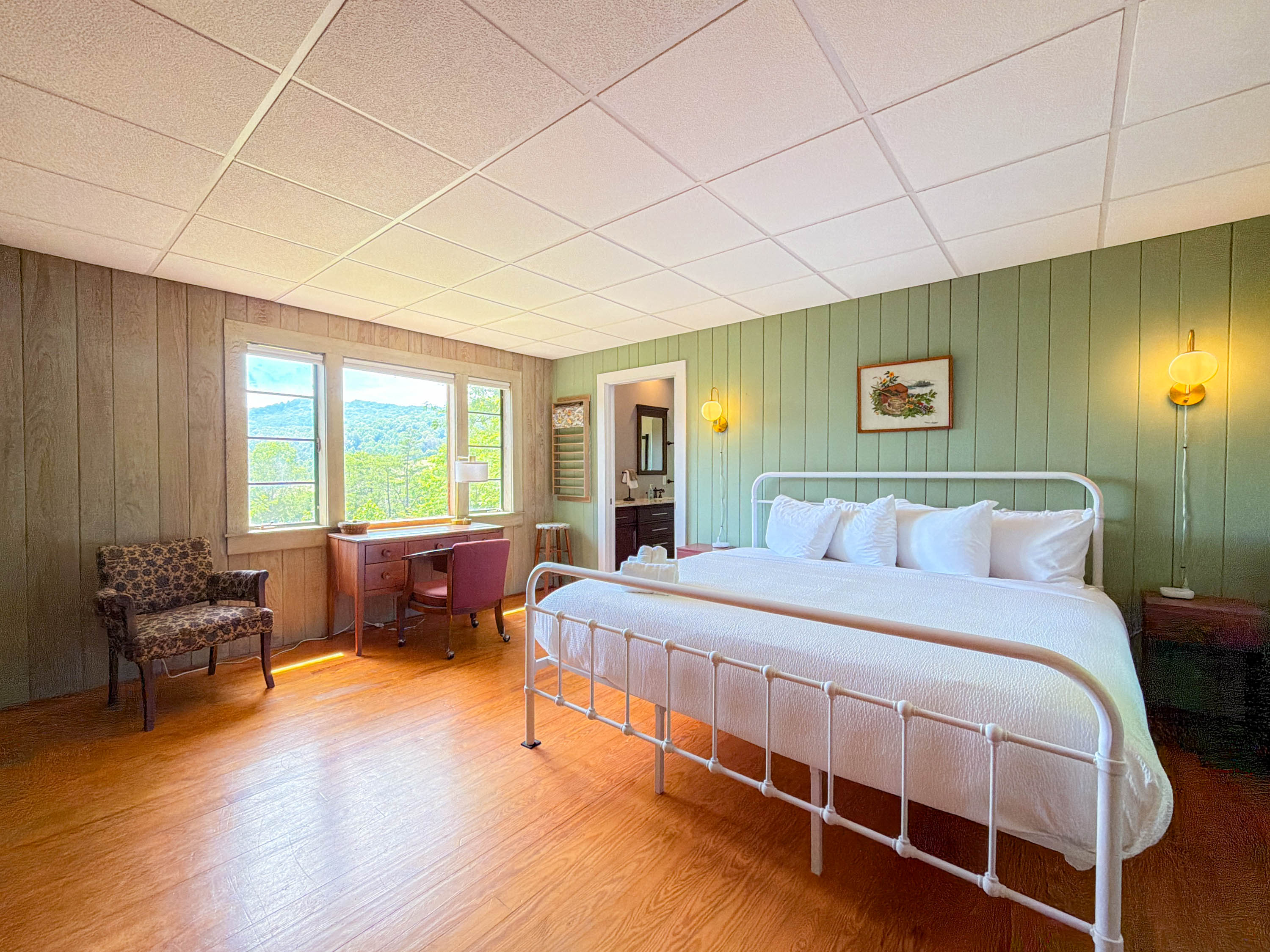 the master bedroom features a king sized - cooling gel memory foam bed; extremely comfy! The bed has high thread count sheets and shredded bamboo pillows. The bedroom also features an en-suite bathroom.
