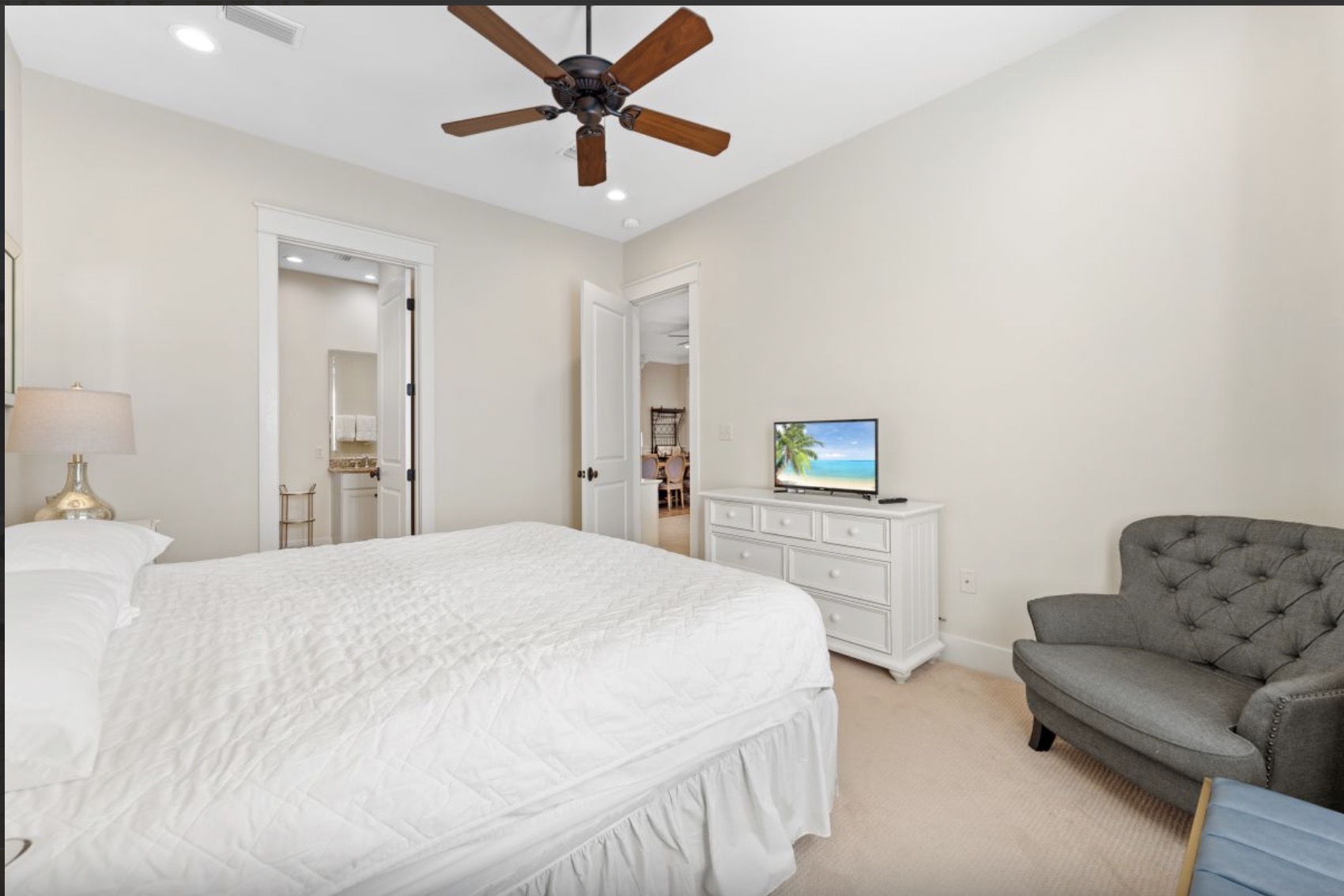 1st Floor Master Bedroom