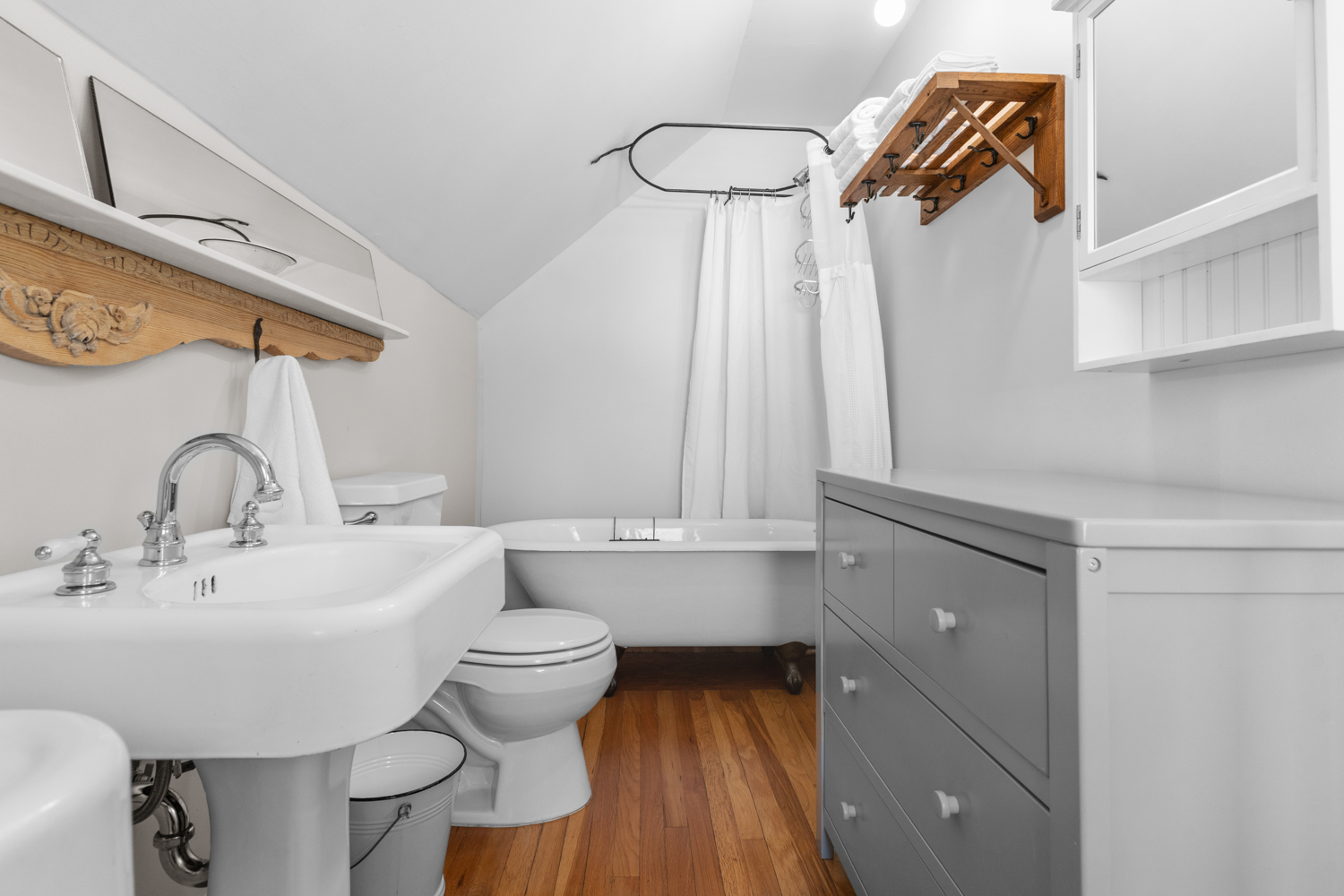 Upstairs Ensuite Bathroom 1 | Clawfoot Tub/Shower