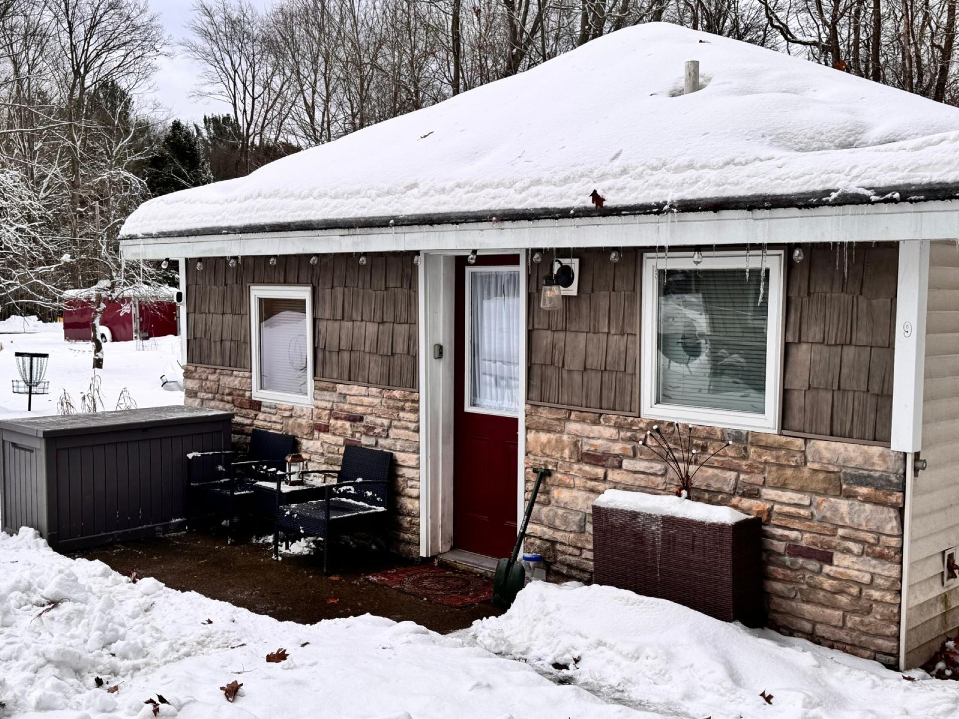 Step into The Duet Cottage and make the most of winter with cozy comfort, beautiful views, and laid-back lake living.