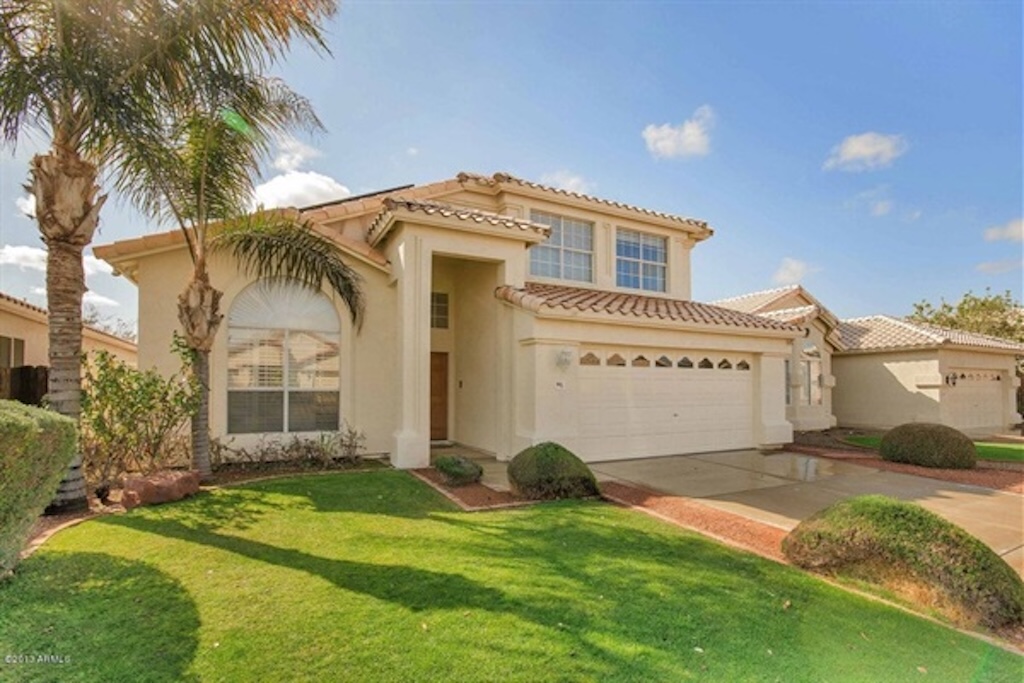 Front Yard: A+ Curb Appeal