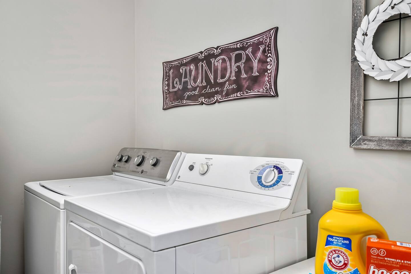 Family-friendly convenience in Pigeon Forge: In-cabin washer/dryer keeps you fresh for Dollywood adventures and Smoky Mountain hikes. #AsbearyComforts