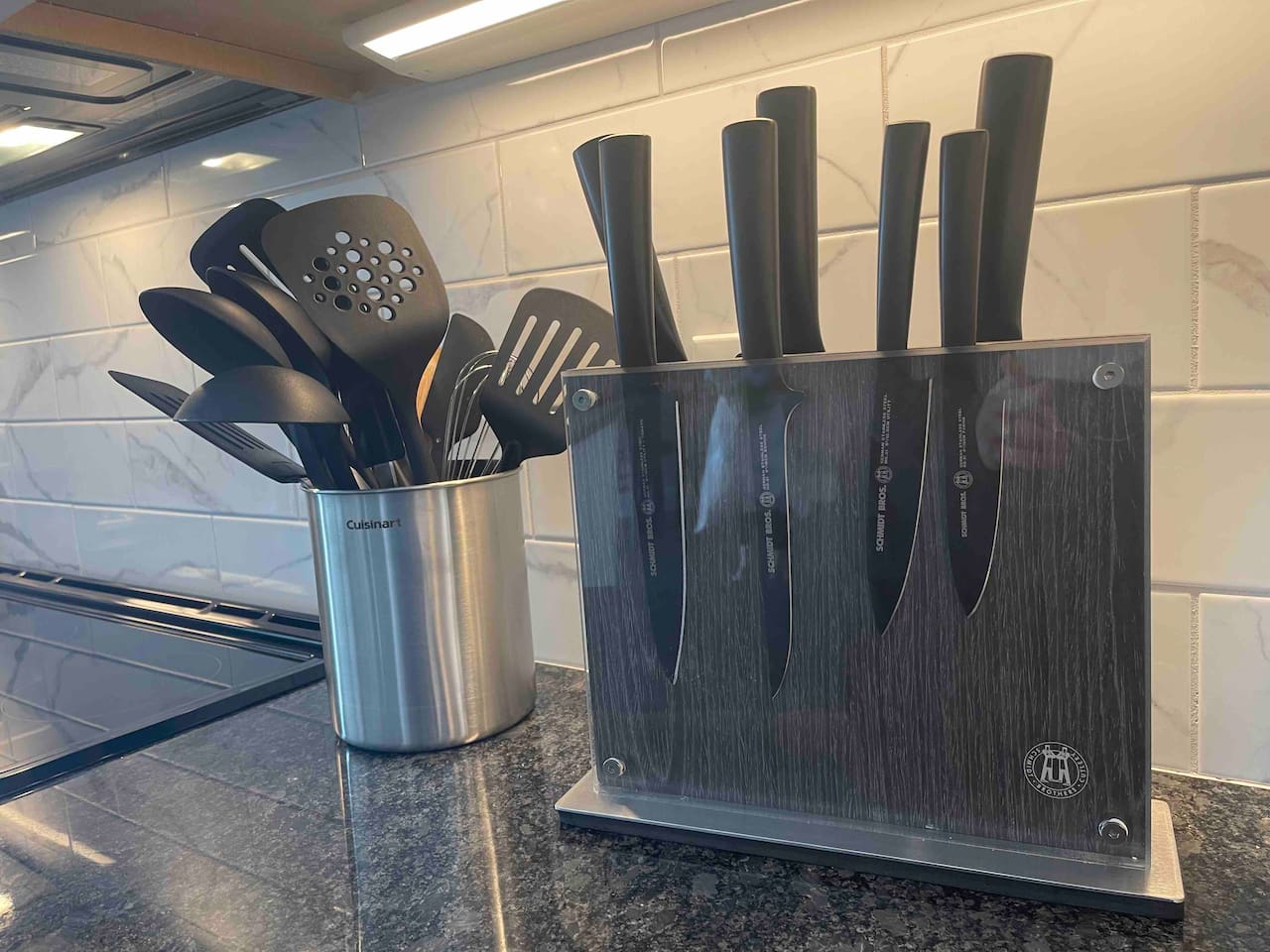 Plenty of cooking utensils and knives for your inner chef