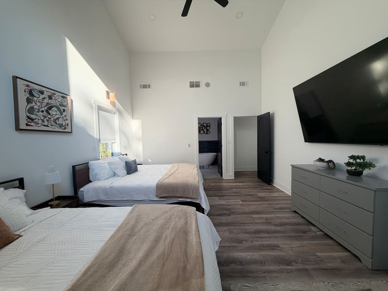 Located on second story. 1 king bed and 1 queen bed. Connects to large bathroom and the other upstairs bedroom. 