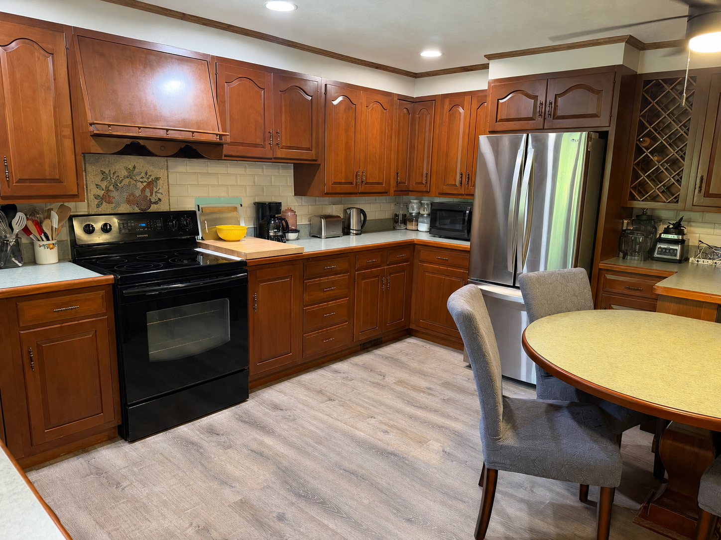 Kitchen with breakfast nook
