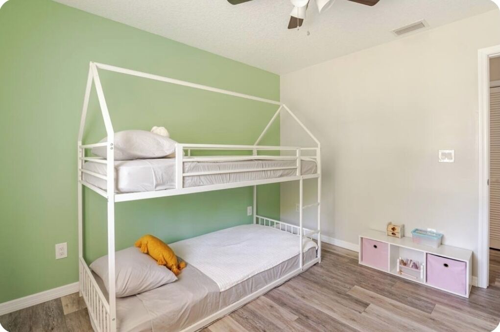 Third bedroom with xl twin beds