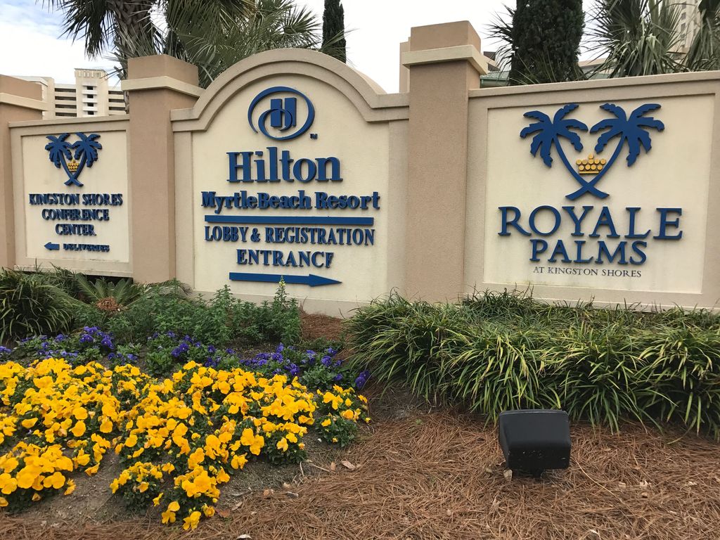 Hilton & Royale Palms entrance sign