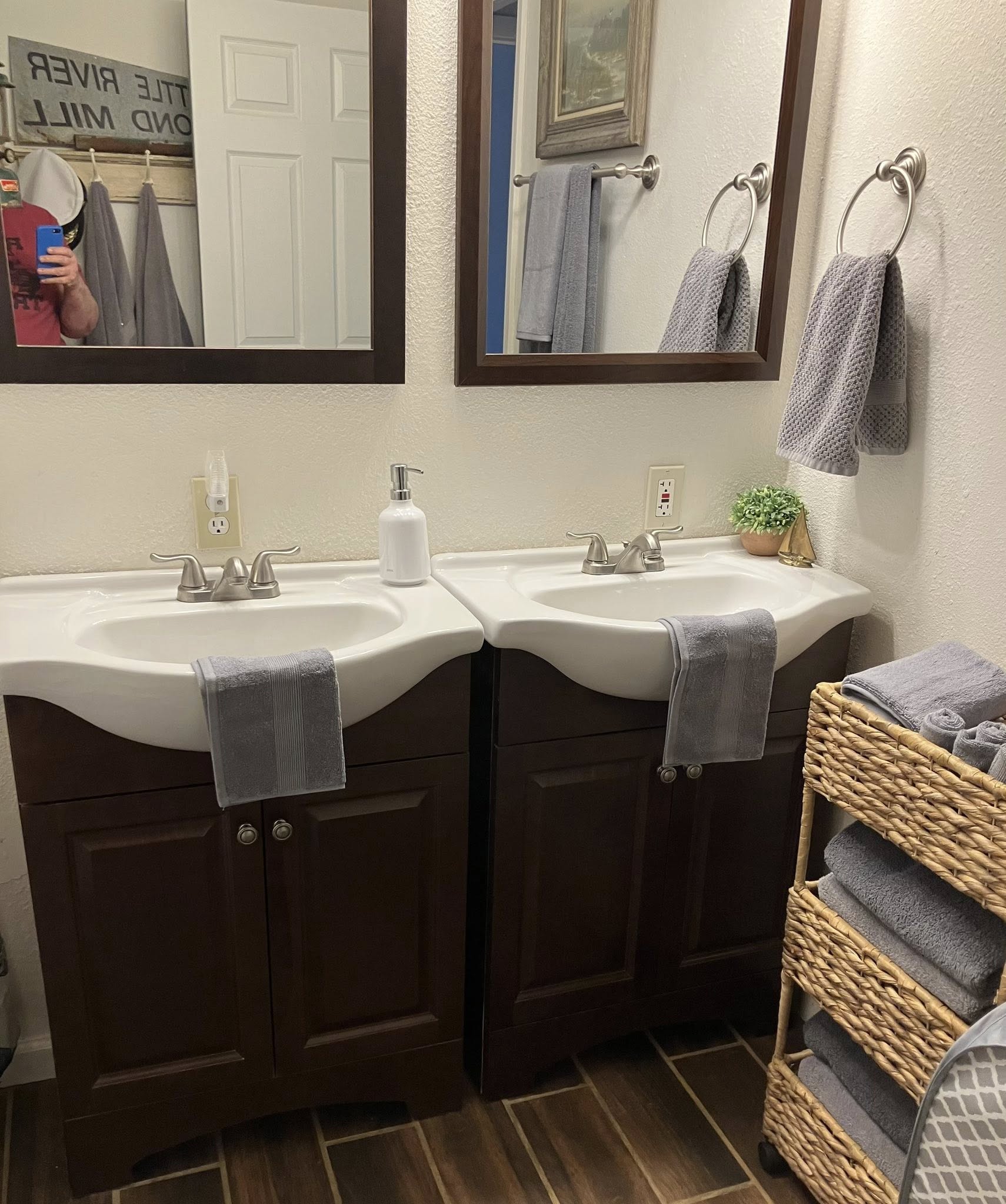 Plenty of washcloths, hand towels and bath towels are supplied for your stay!