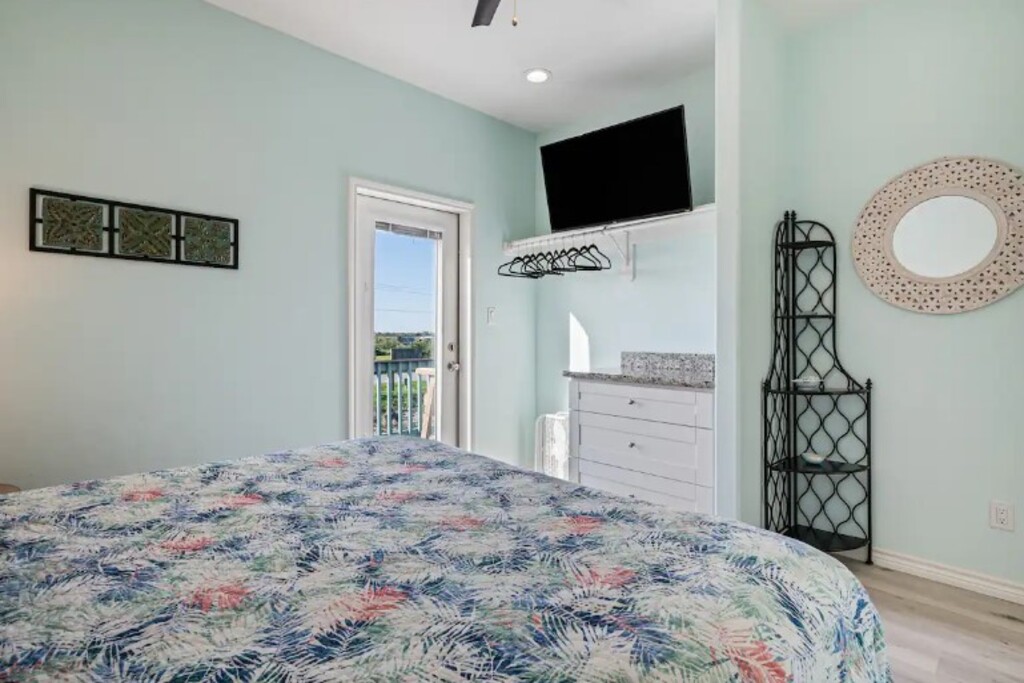 9199748b5def49b19fdc327b0de2b60c | Beachhouse | Texas | TX | Vacation Homes | Galveston | Crystal Beach | Kokomo | Breezy Days | Beachfront Elegance | Sunrise Serenity | Southern Sands Property Management, LLC