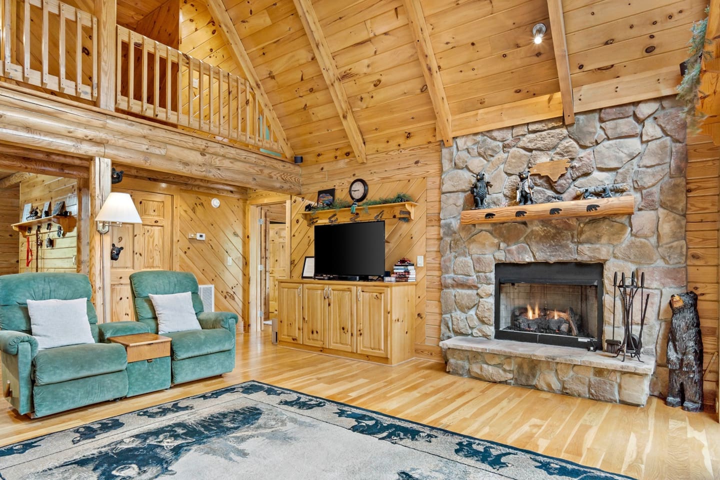 Walking into the cabin: Spacious main area 