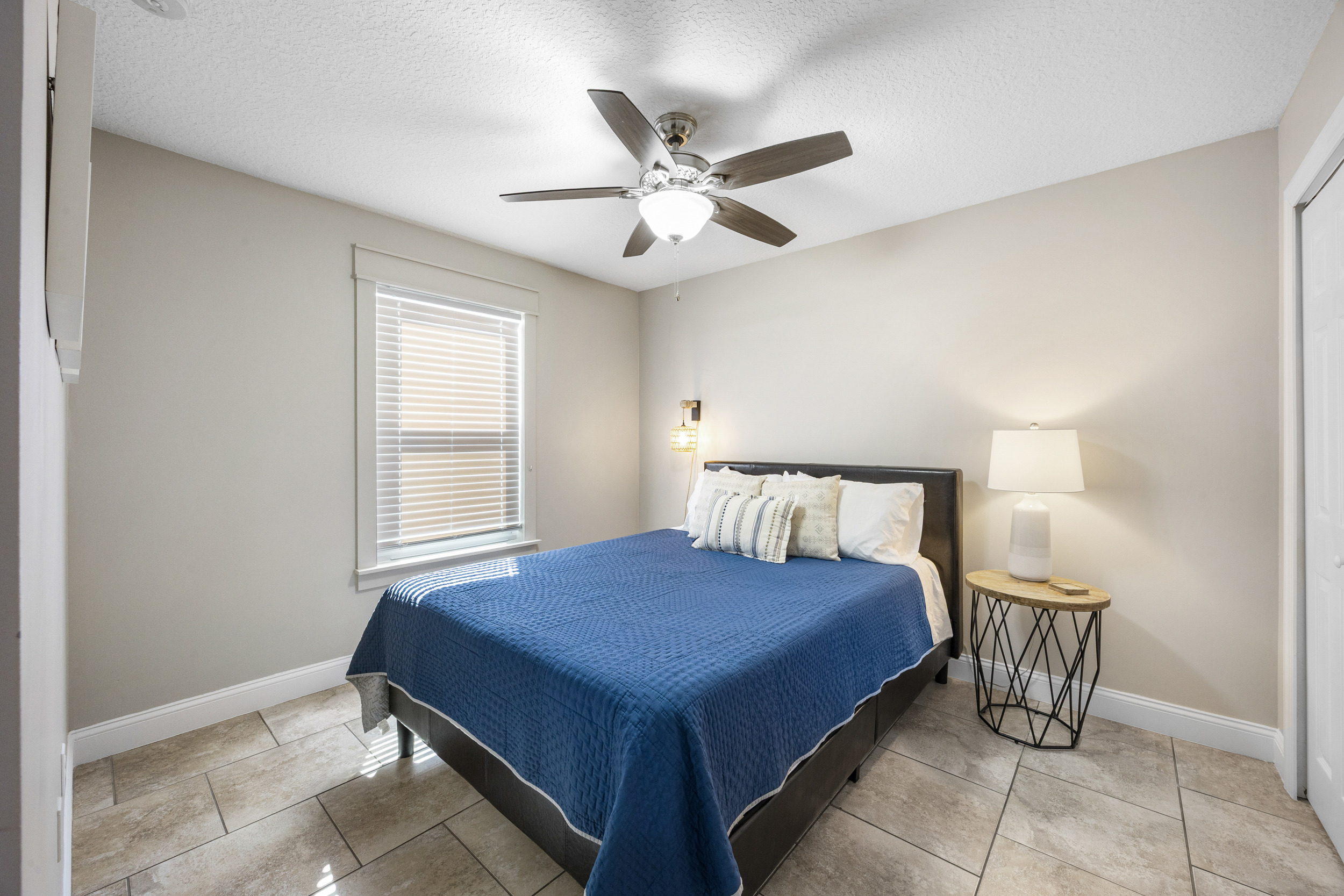 Bedroom with queen bed and ceiling fan