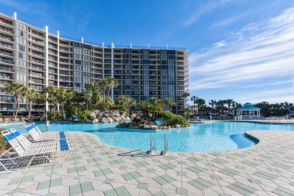 Lagoon pool