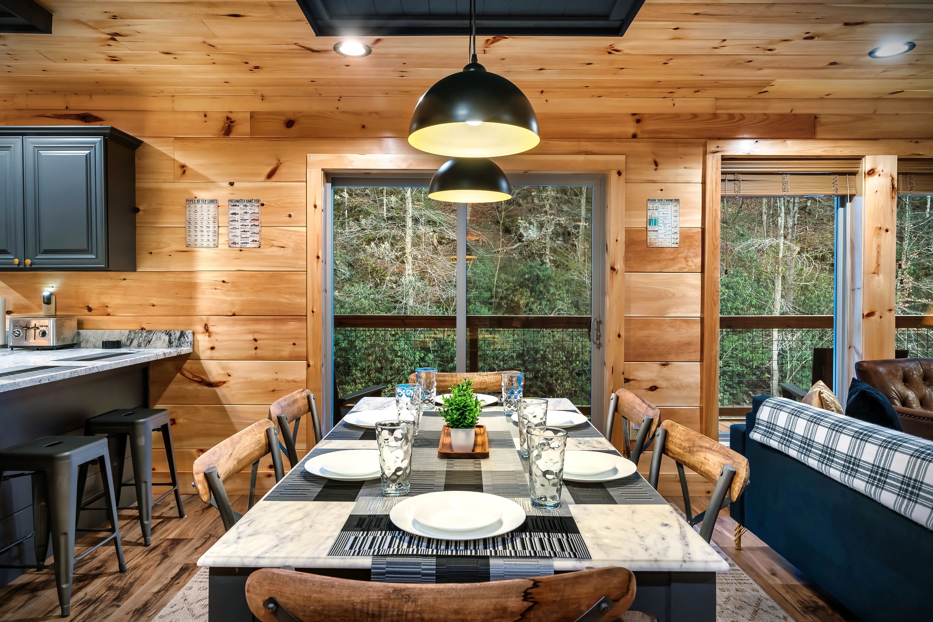 There’s no better place to enjoy delicious food, joy, and laughter than around the dining table with friends and family in a cozy cabin. Make the most of your time together during your stay!