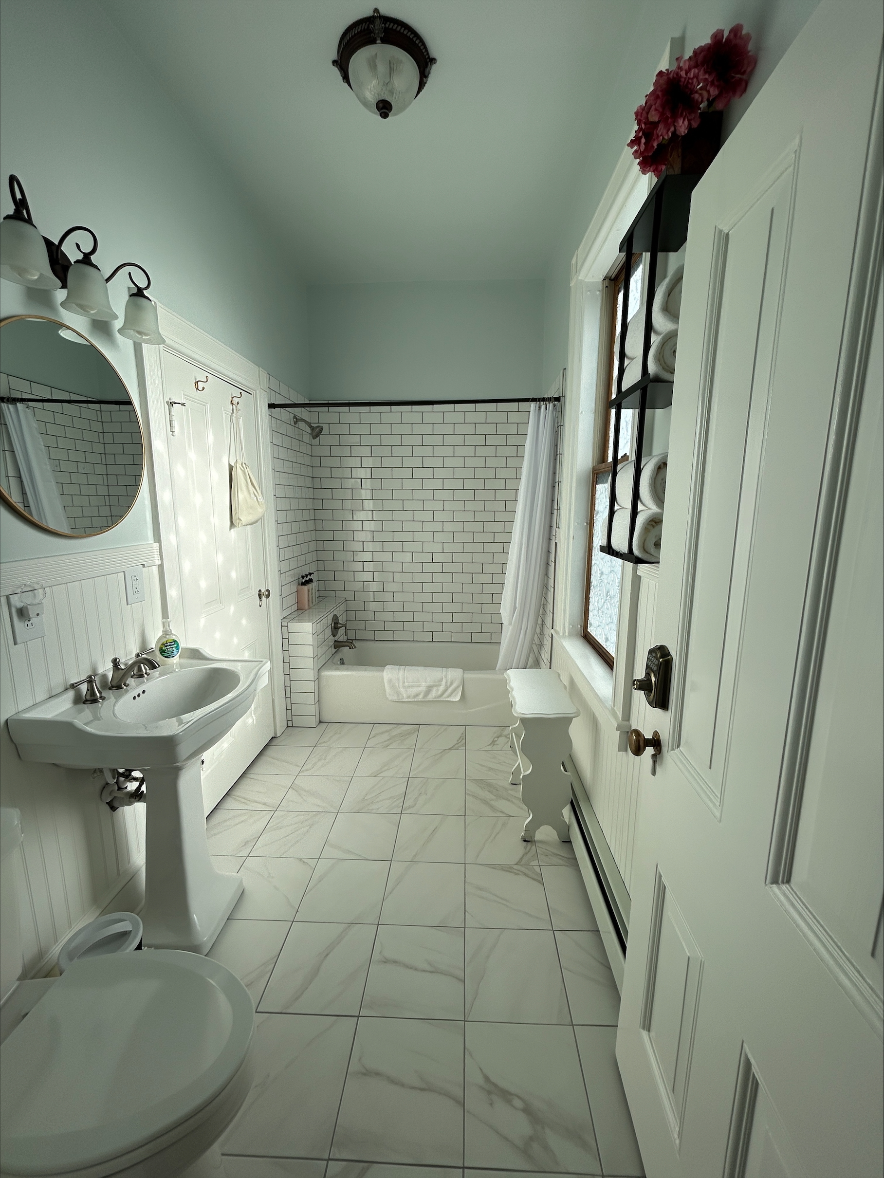 Shared bath for Cherry Malt Room & Sunshine Room