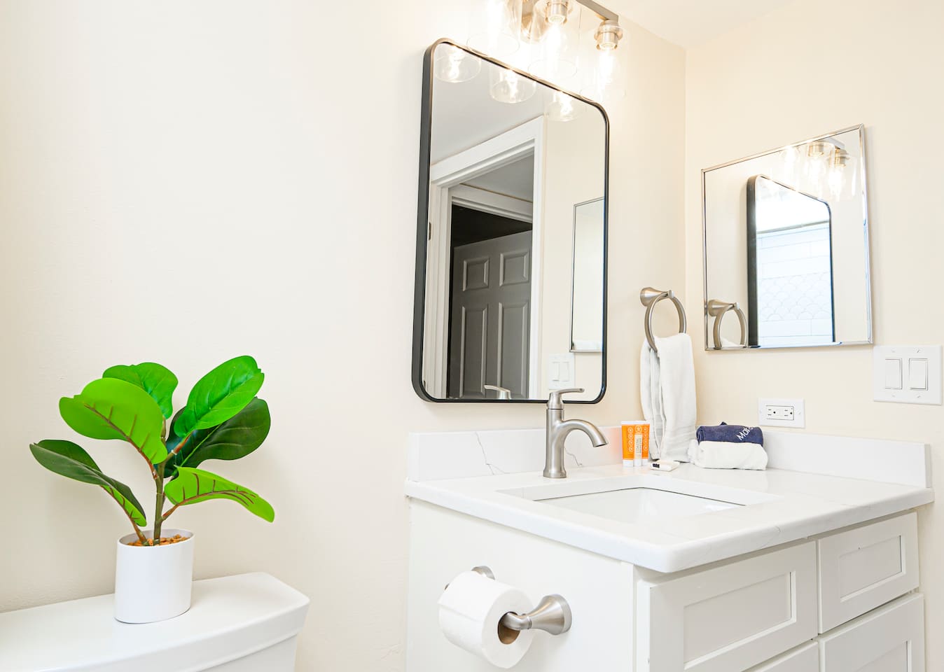 Newly renovated common bathroom with tub/shower. 